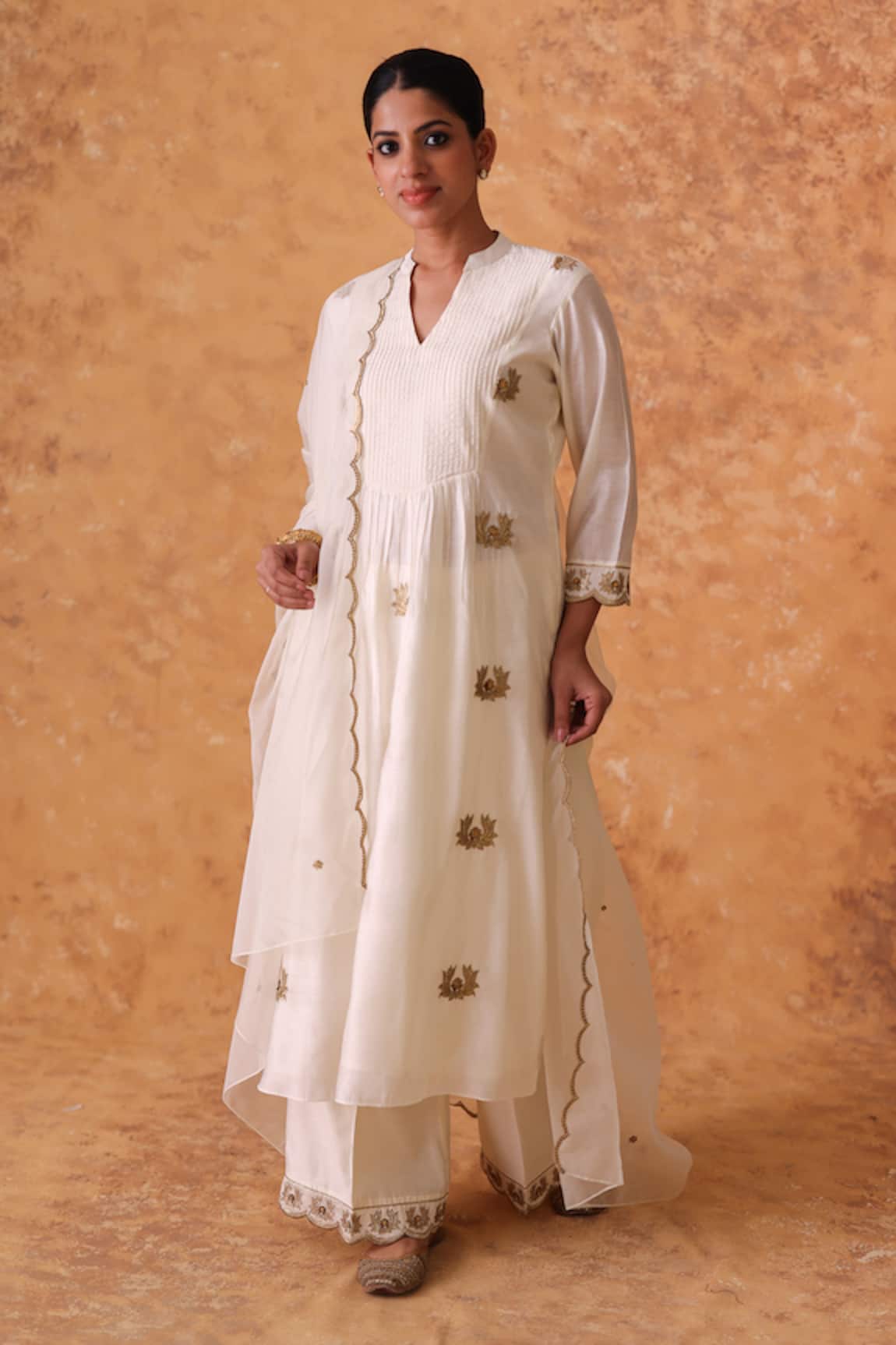 Pouli Pret Ivory Zari Work Kurta Pant Set 