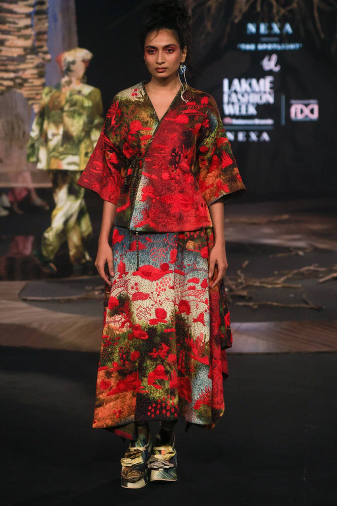 Til Banaras Embroidered Kimono Jacket 