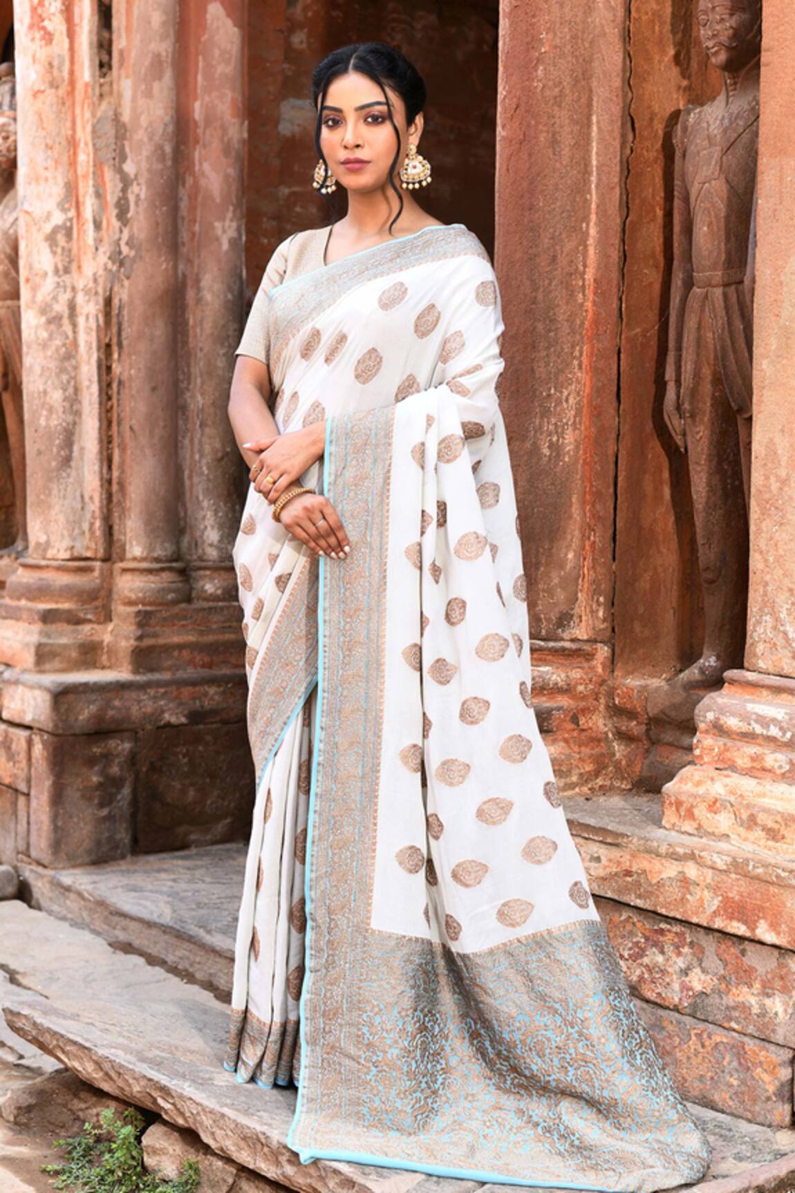 Naaritva India Handwoven Zari Work Banarasi Saree With Running Blouse 