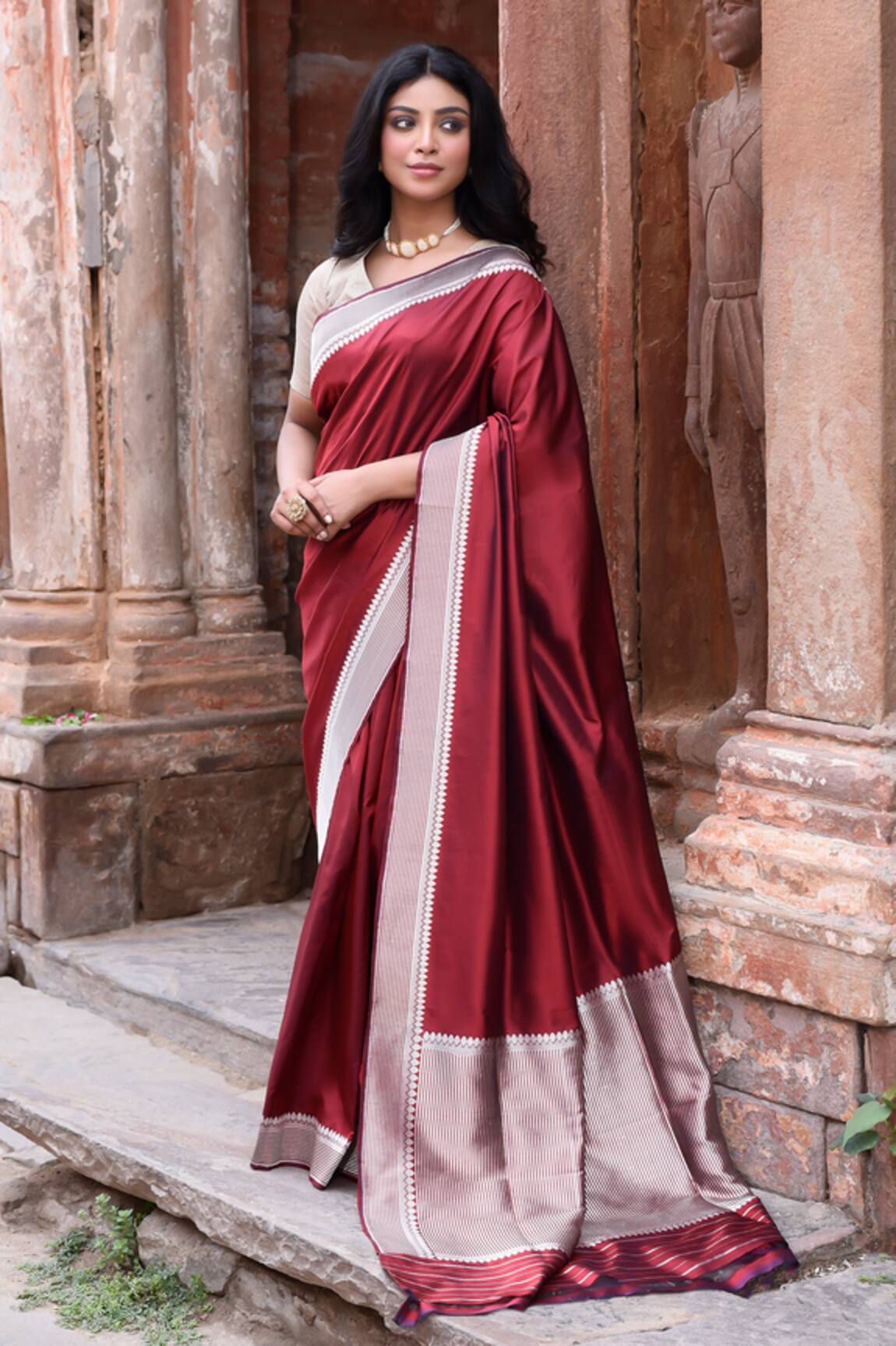 Naaritva India Handwoven Zari Banarasi Saree With Running Blouse 