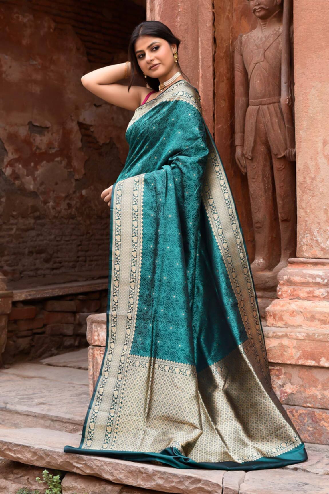 Naaritva India Handwoven Zari Banarasi Saree With Running Blouse 
