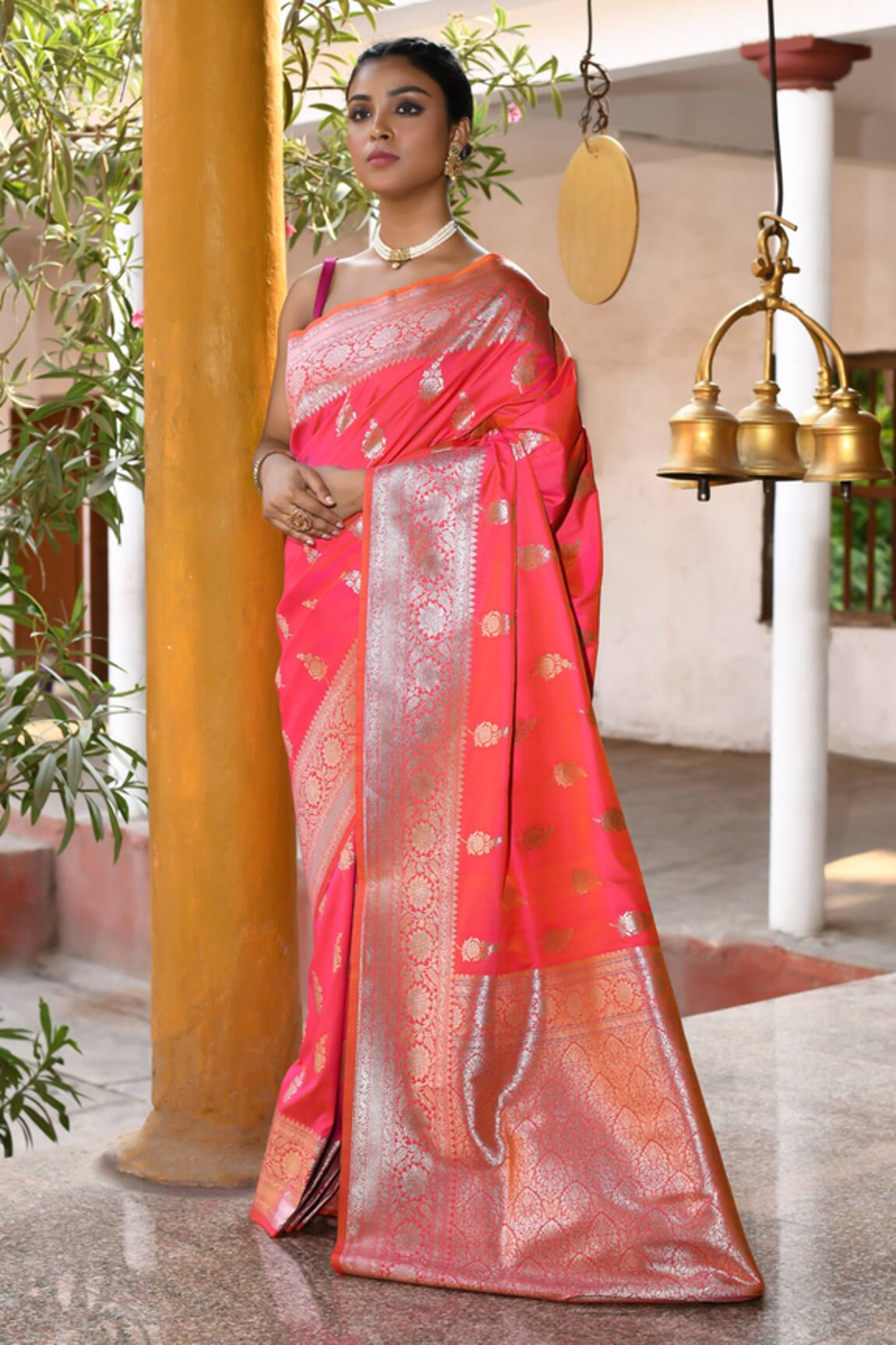 Naaritva India Handwoven Zari Banarasi Saree With Running Blouse 