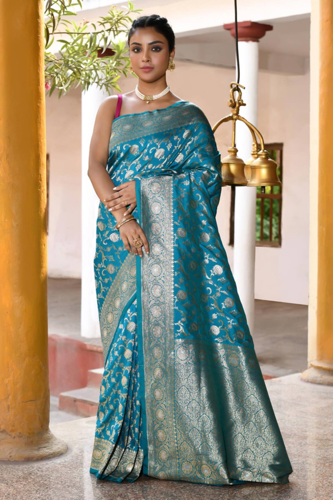Naaritva India Handwoven Zari Work Green Banarasi Saree With Running Blouse 