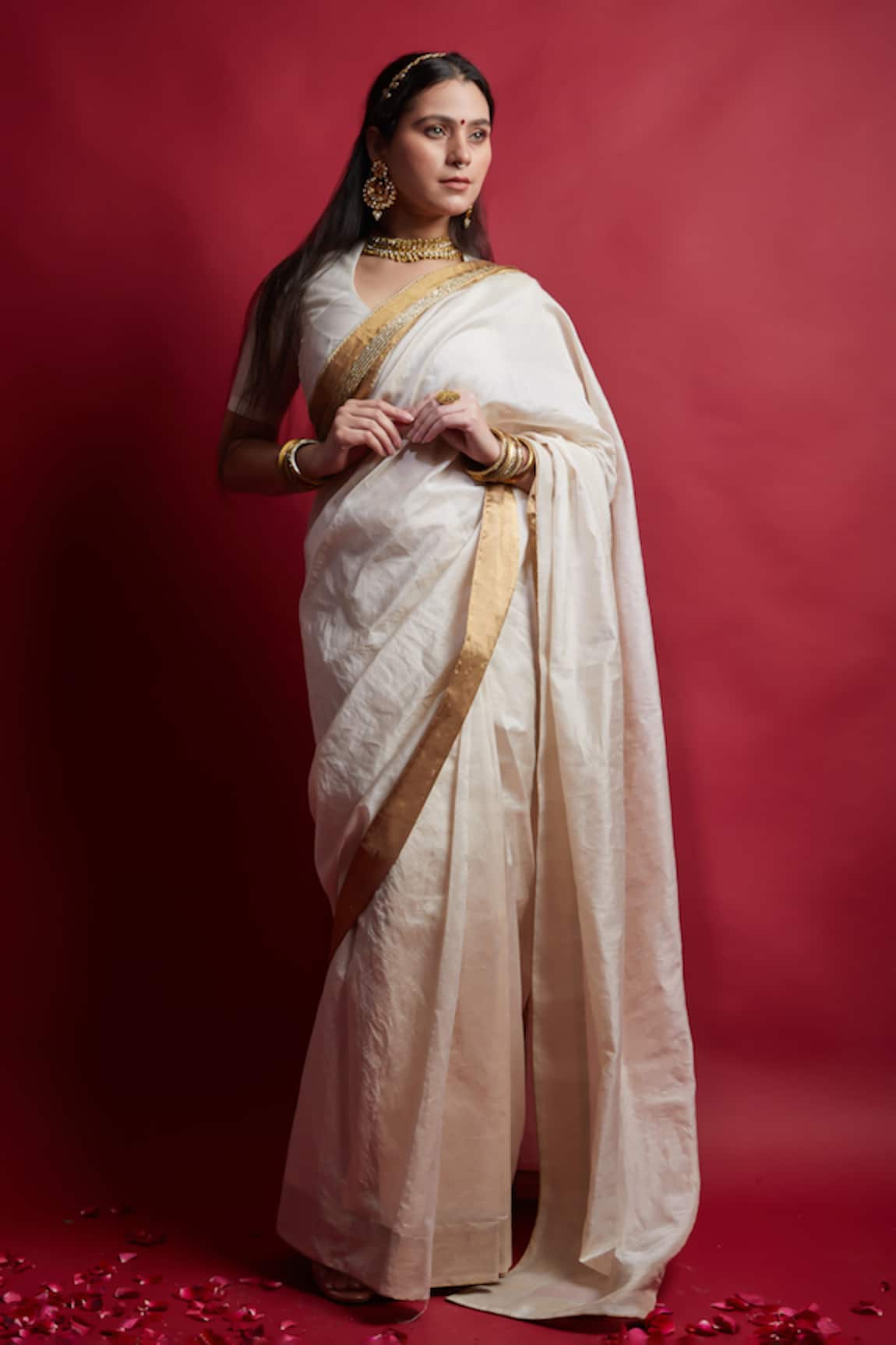 Vinusto Ivory & Gold Chanderi Saree With Unstitched Blouse Piece 