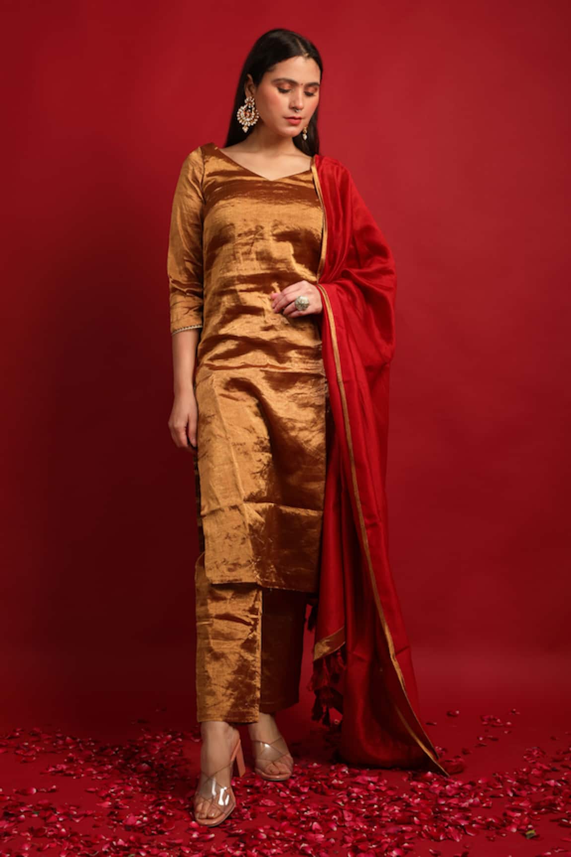 Vinusto Gold Zari Kurta Set with Red Dupatta 