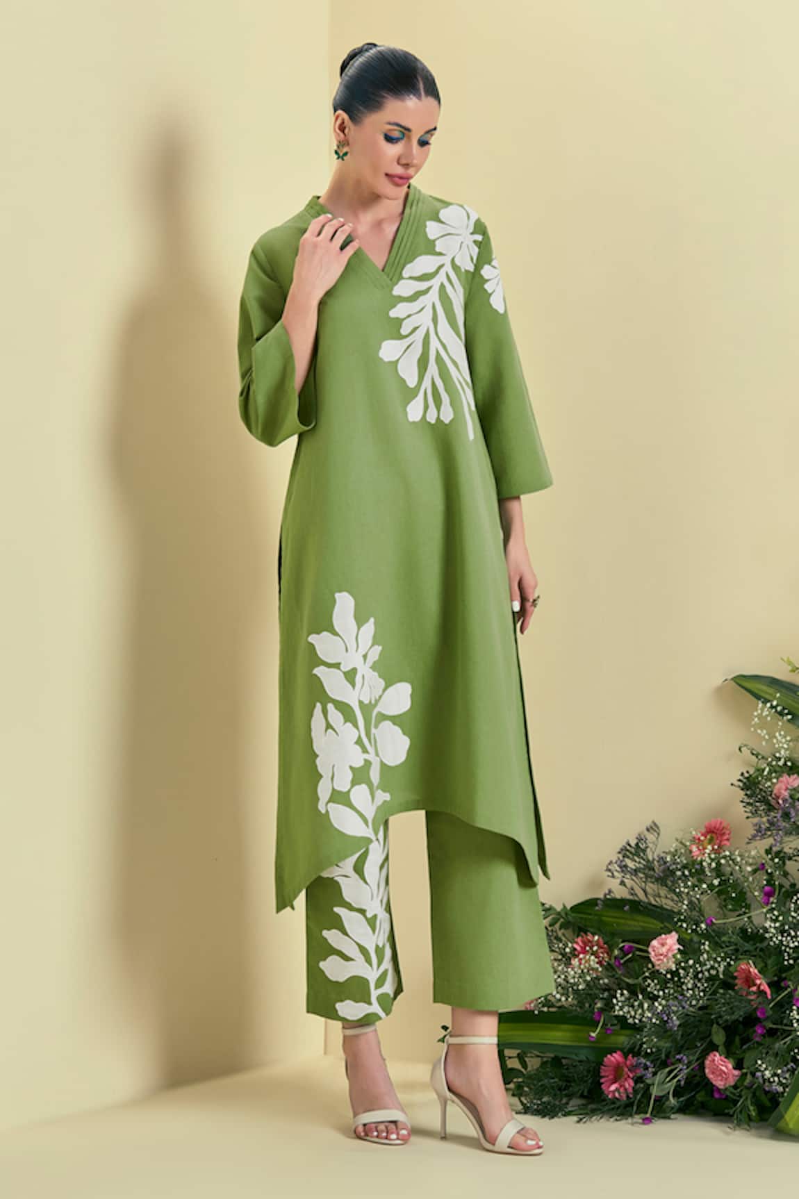 Origani Green Embroidered Chanderi Silk Kurta Set 