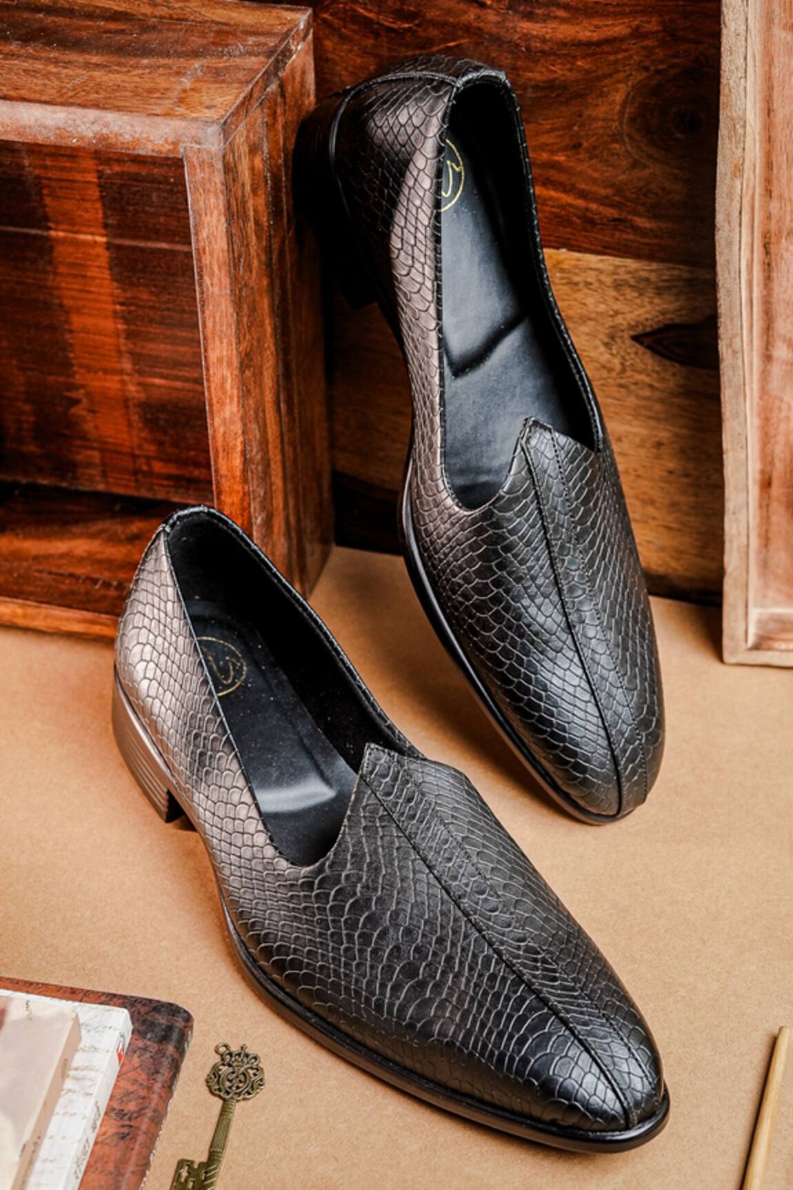 NR By Nidhi Rathi Black Patent Mid Top Slip On Mojaris 