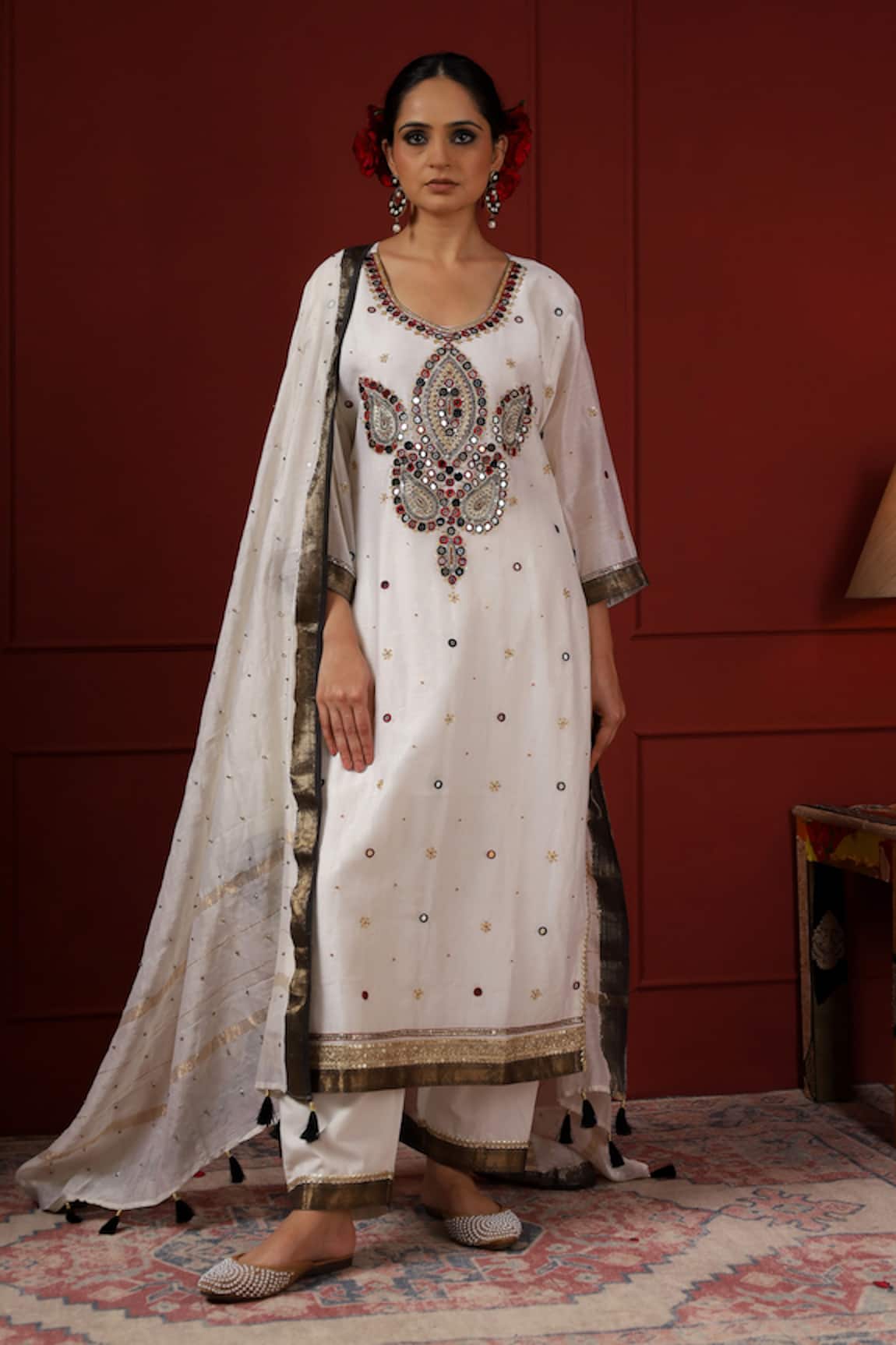Sheeshakari White Silk Embroidered Kurta Set 