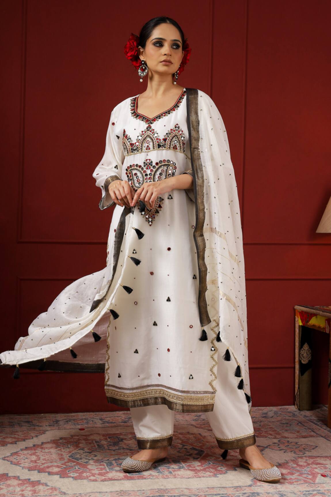 Sheeshakari White Embroidered Kurta Pant Set 