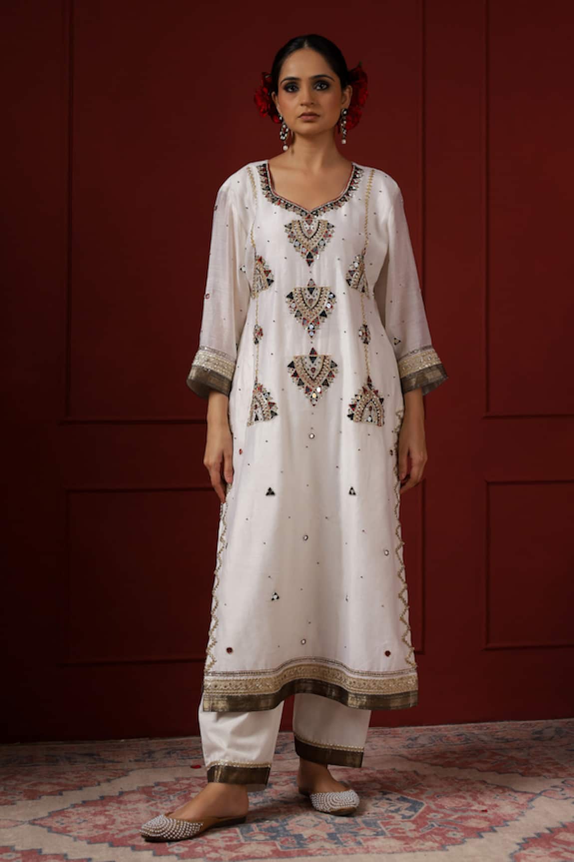 Sheeshakari White Silk Embroidered Kurta Set 