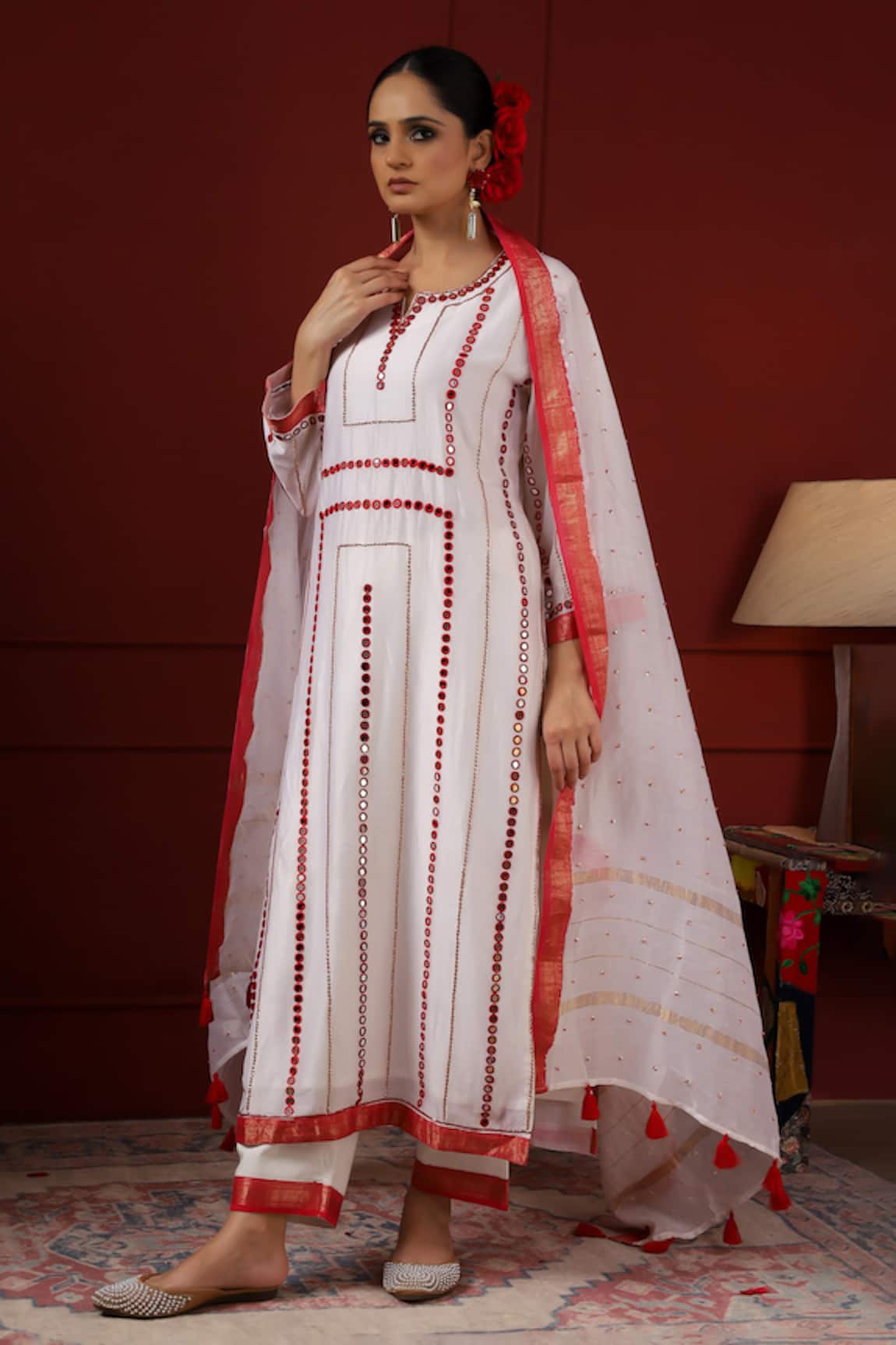 Sheeshakari White Silk Embroidered Kurta Set 