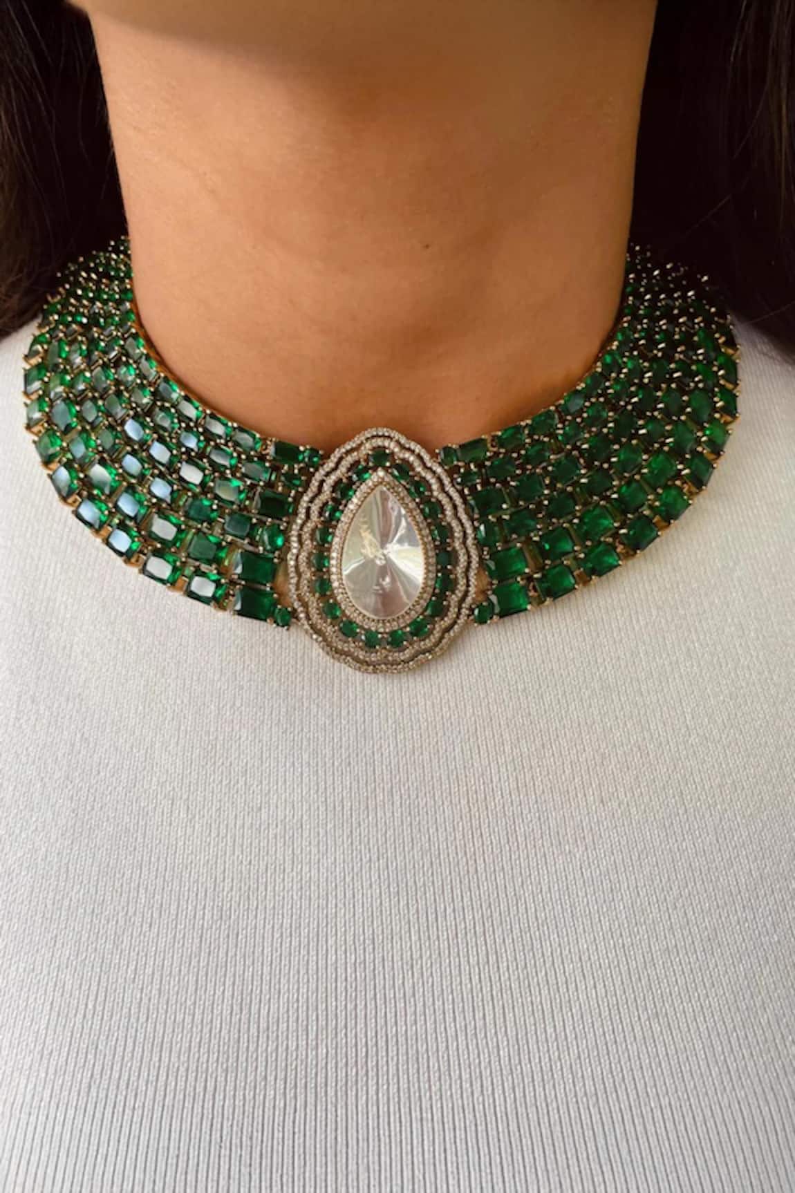 Prerto Emerald Kundan Tear Drop Necklace Set 