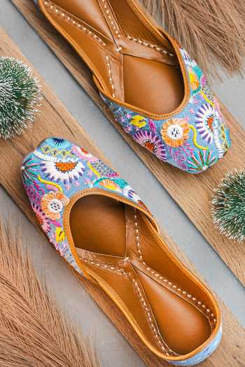 NR By Nidhi Rathi Embroidered Ethnic Juttis 