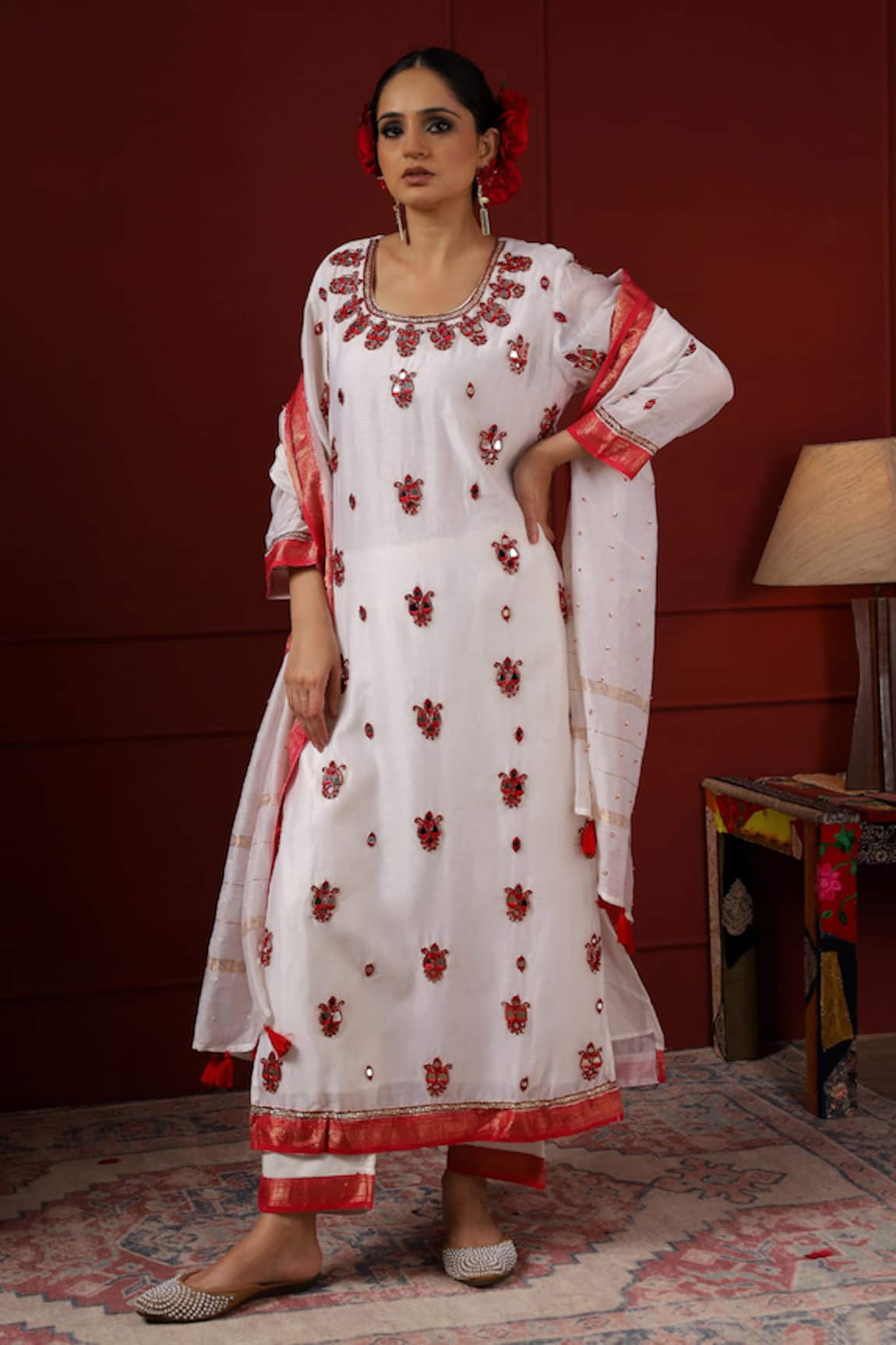 Sheeshakari White Silk Embroidered Kurta Set 
