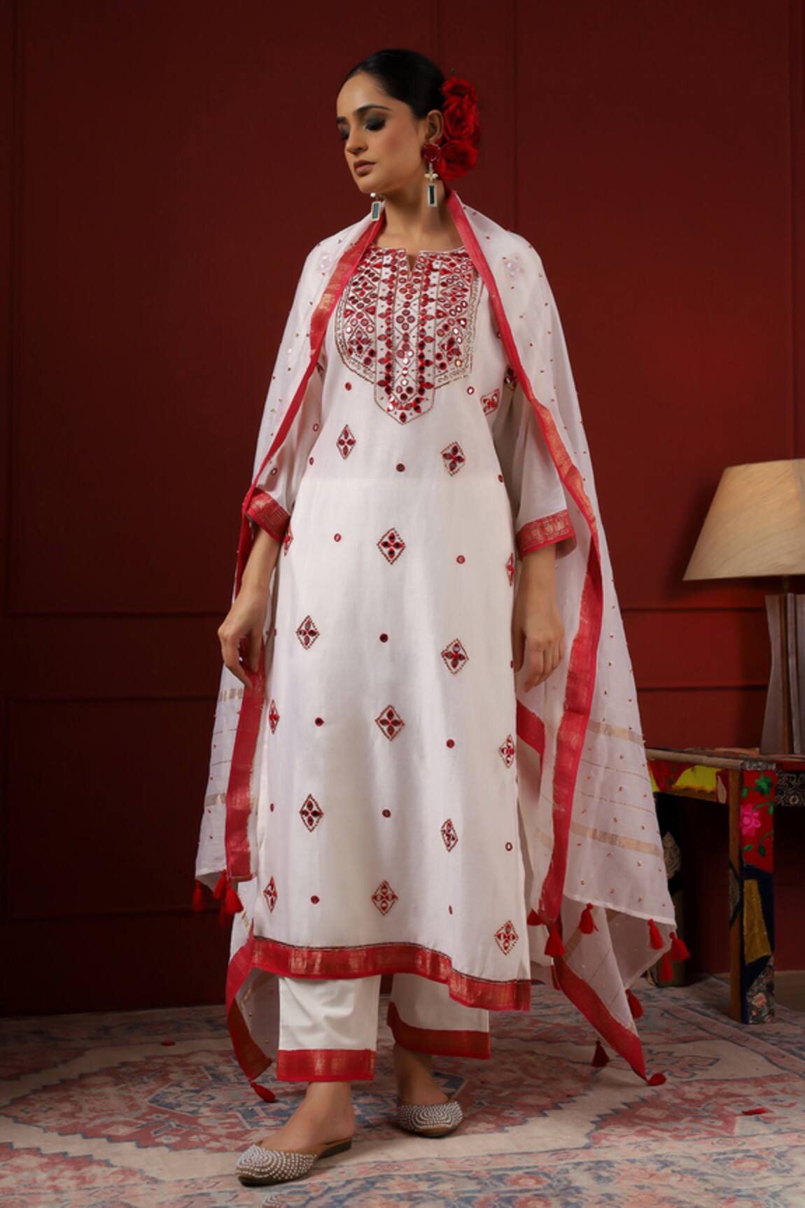 Sheeshakari White Silk Embroidered Kurta Set 