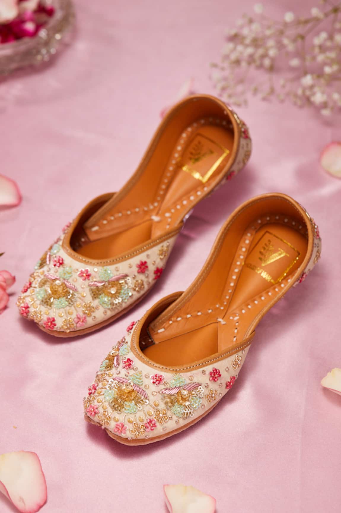 House Of Vian Embroidered Multicolor Ulfat Juttis 