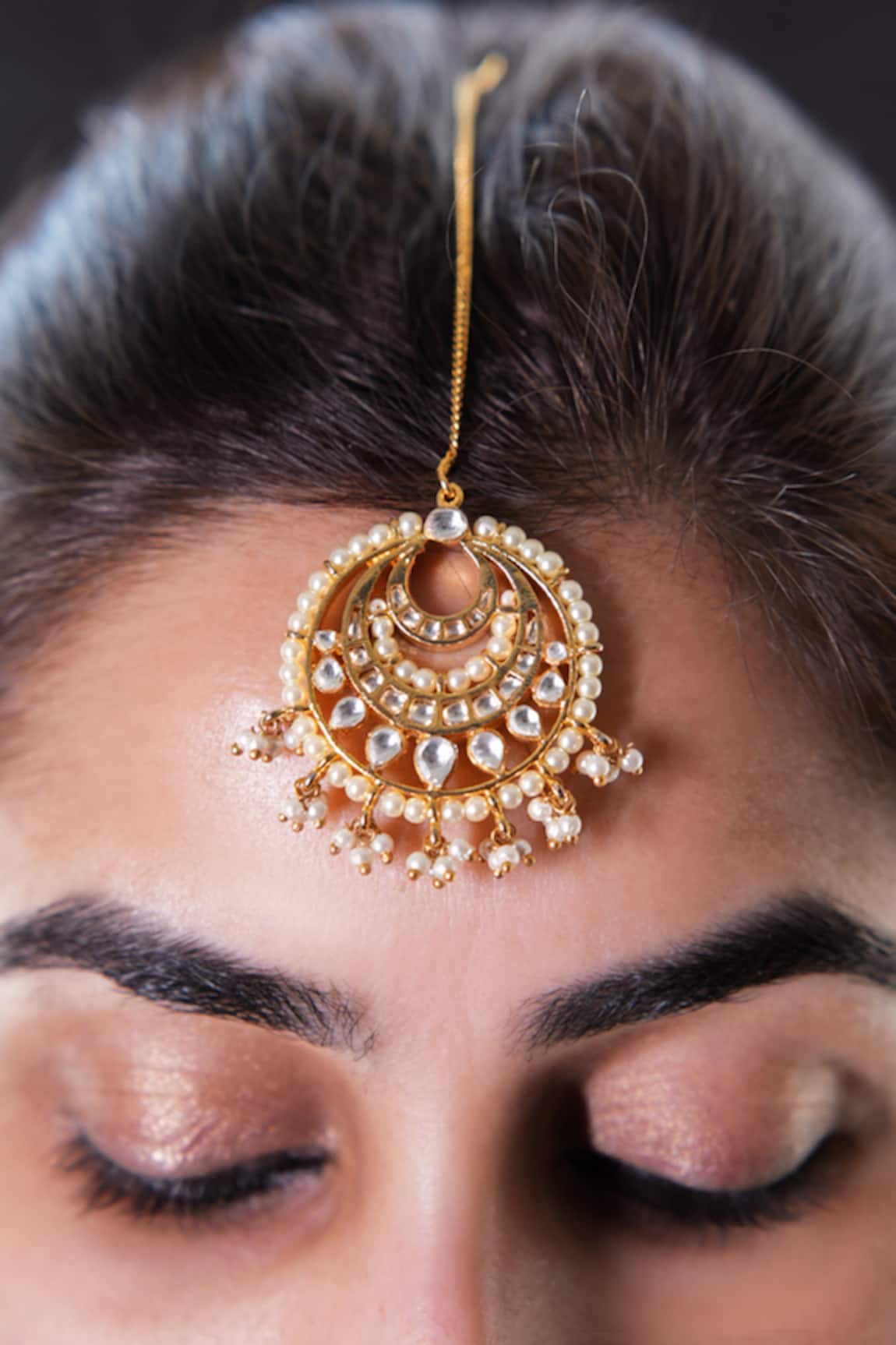 Vasundhara Nivriti Rhodium Plated Maangtikka 