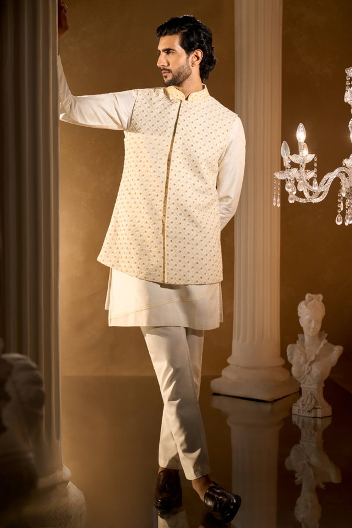 Aariyana Couture Embroidered Bundi & Kurta Set