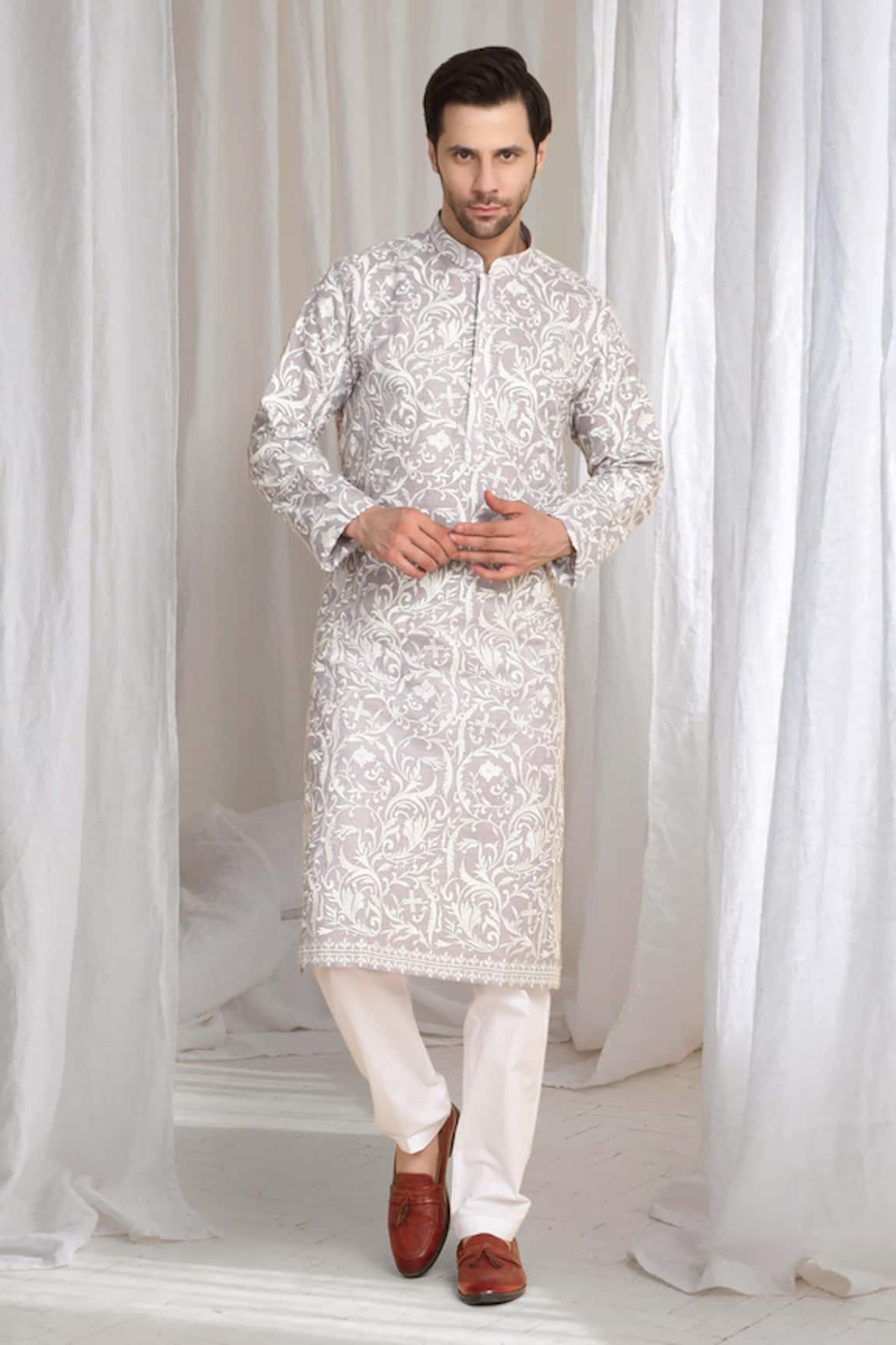 Aham-Vayam Floral Thread Embroidered Kurta