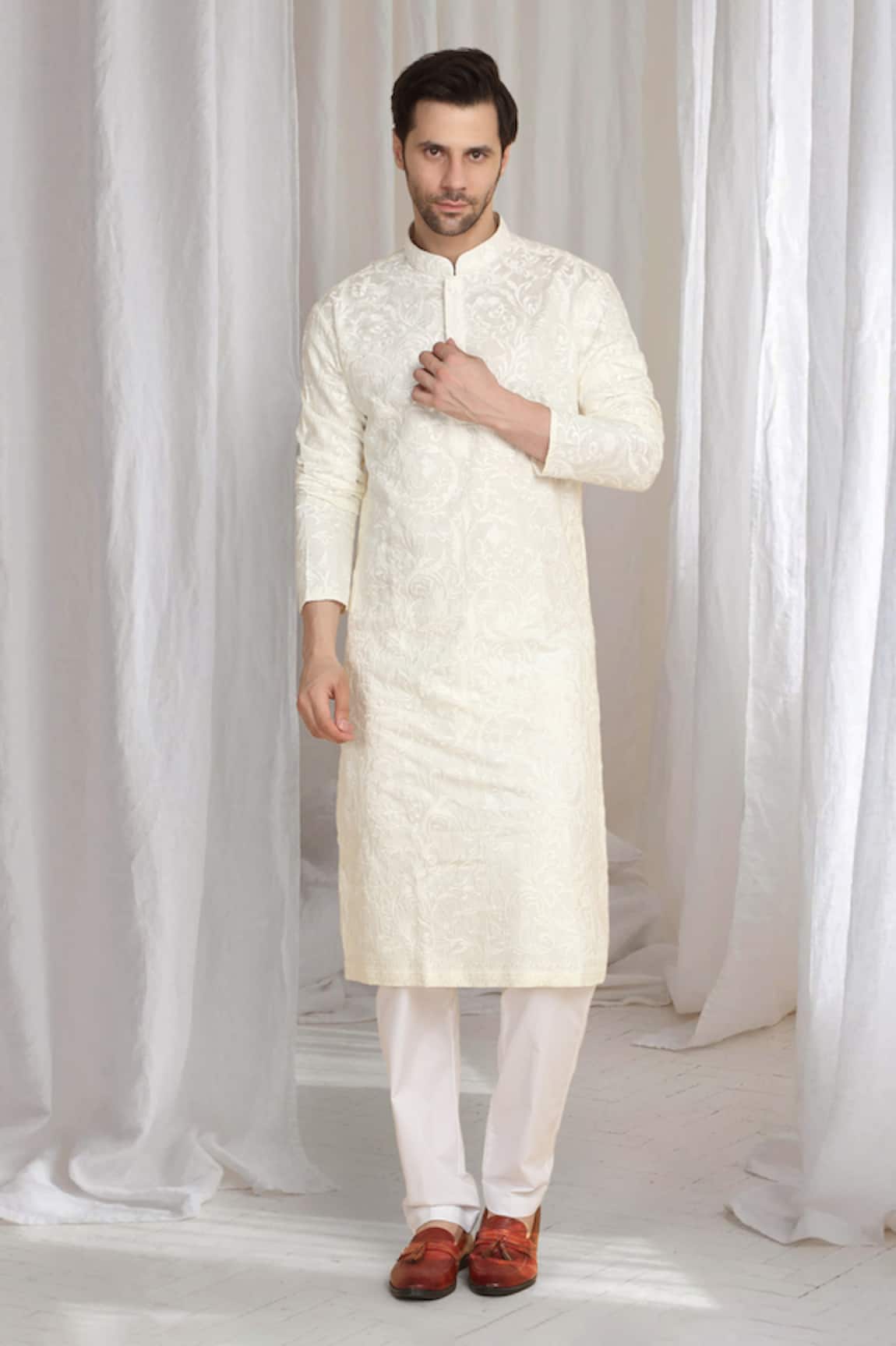 Aham-Vayam Flora Thread Embroidered Kurta 