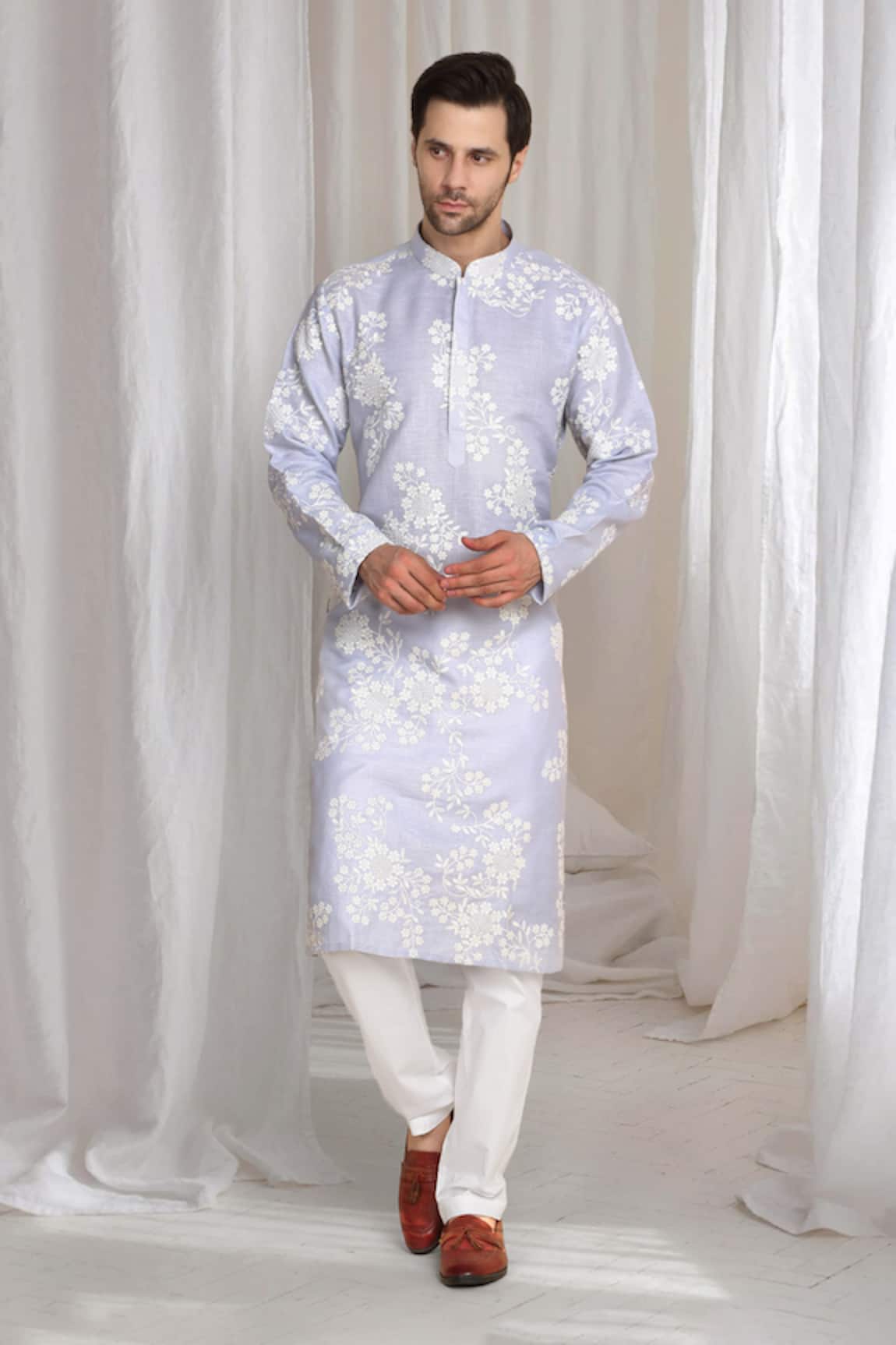 Aham-Vayam Thread Embroidered Kurta 