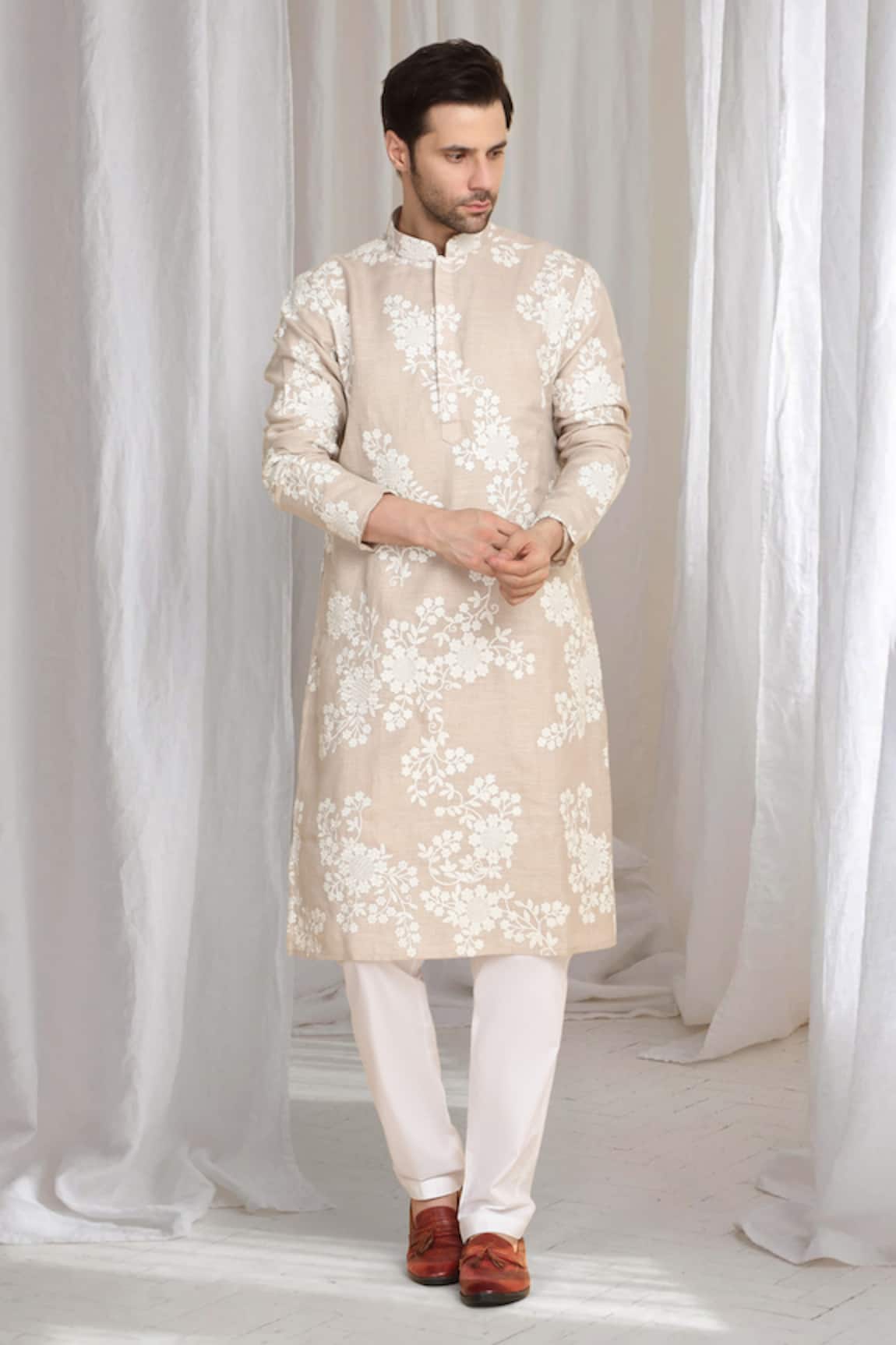 Aham-Vayam Thread Embroidered Kurta 