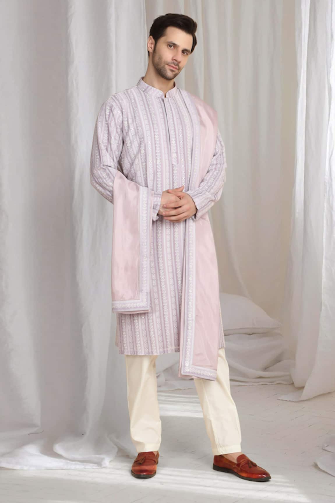 Aham-Vayam Embroidered Kurta With Dupatta 