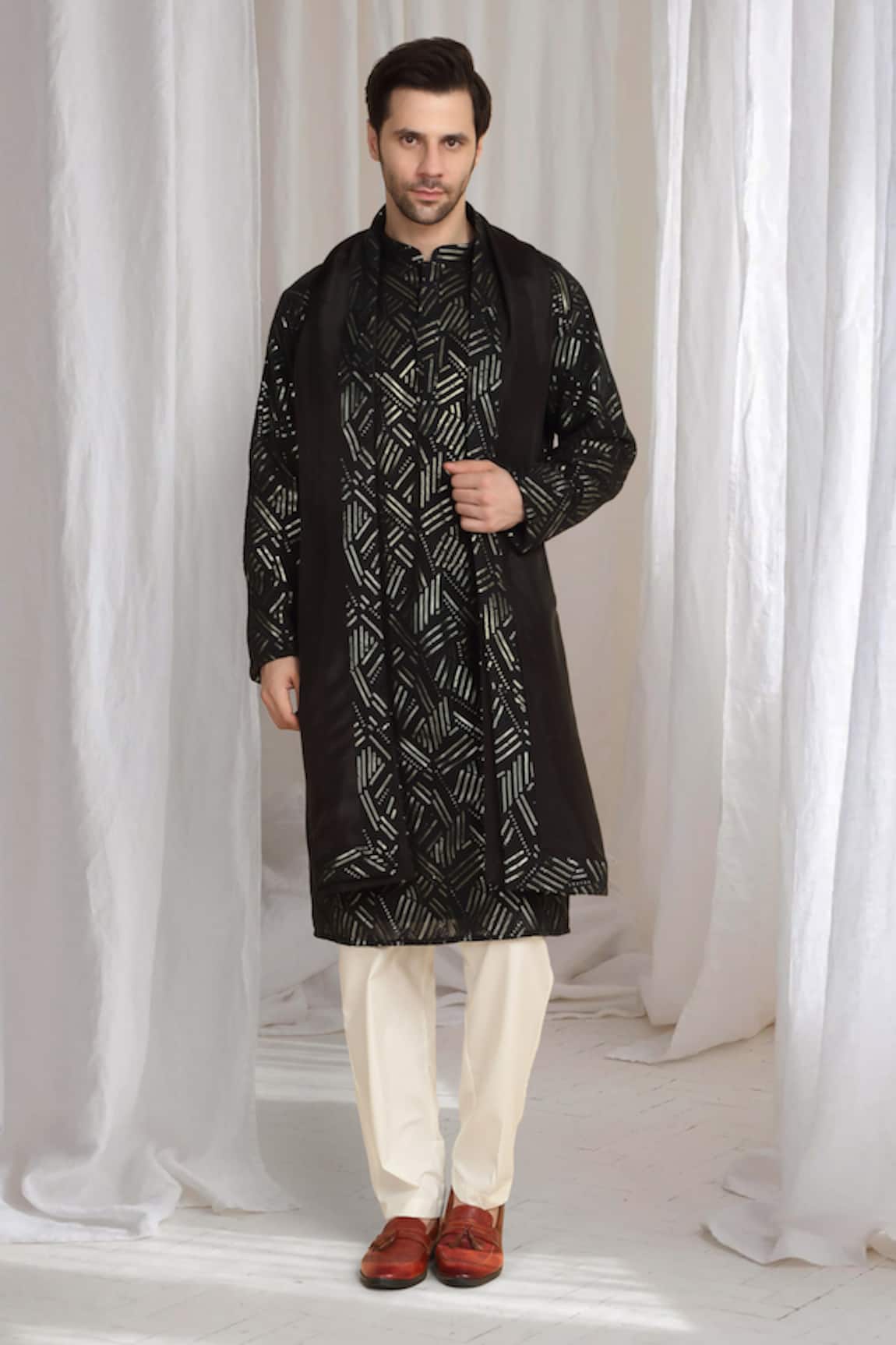Aham-Vayam Geometric Thread Embroidered Kurta With Dupatta 