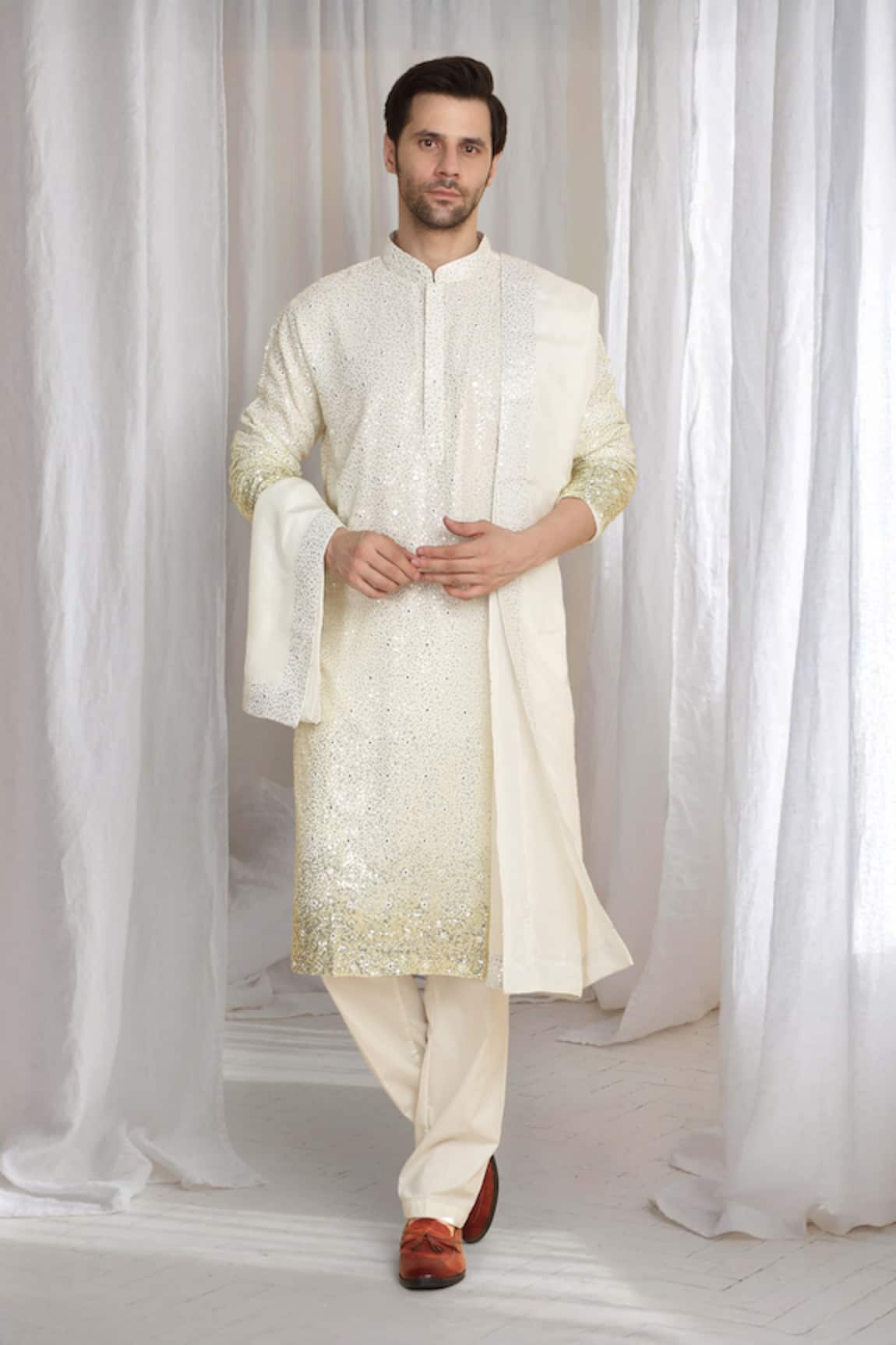Aham-Vayam Sequin Ombre Embroidered Kurta With Dupatta 