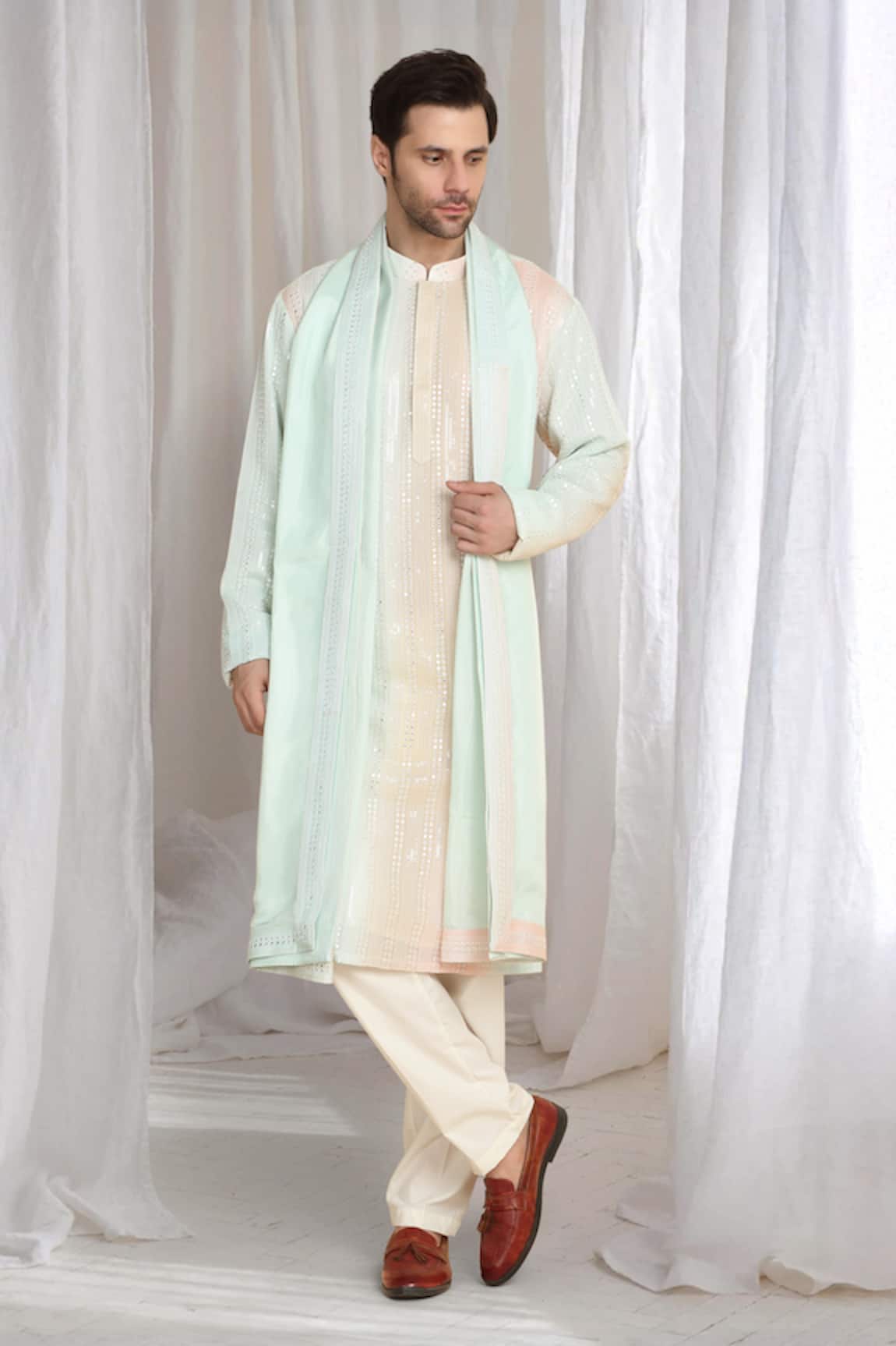 Aham-Vayam Ombre Embroidered Kurta With Dupatta 