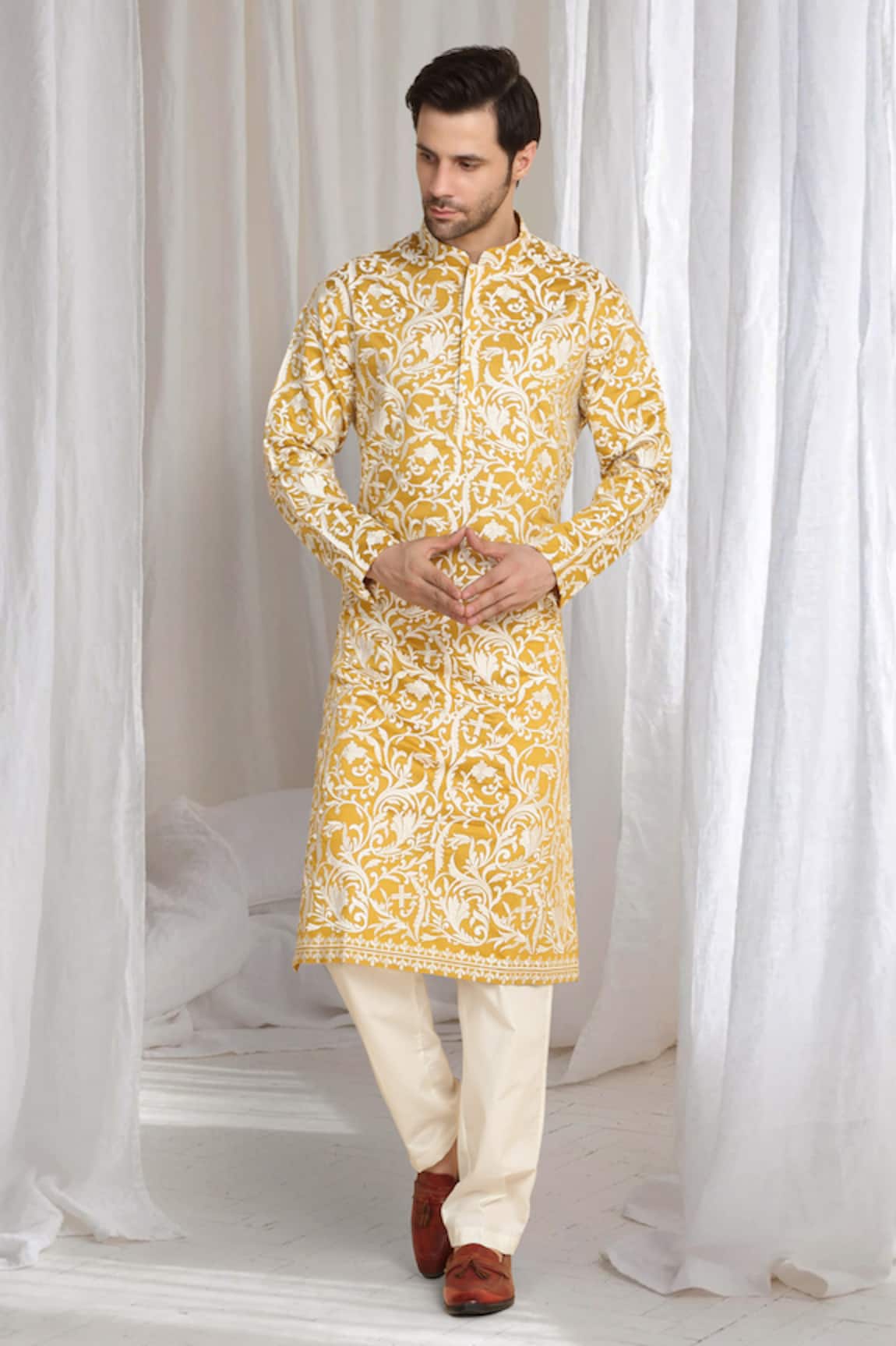 Aham-Vayam Floral Thread Embroidered Kurta 