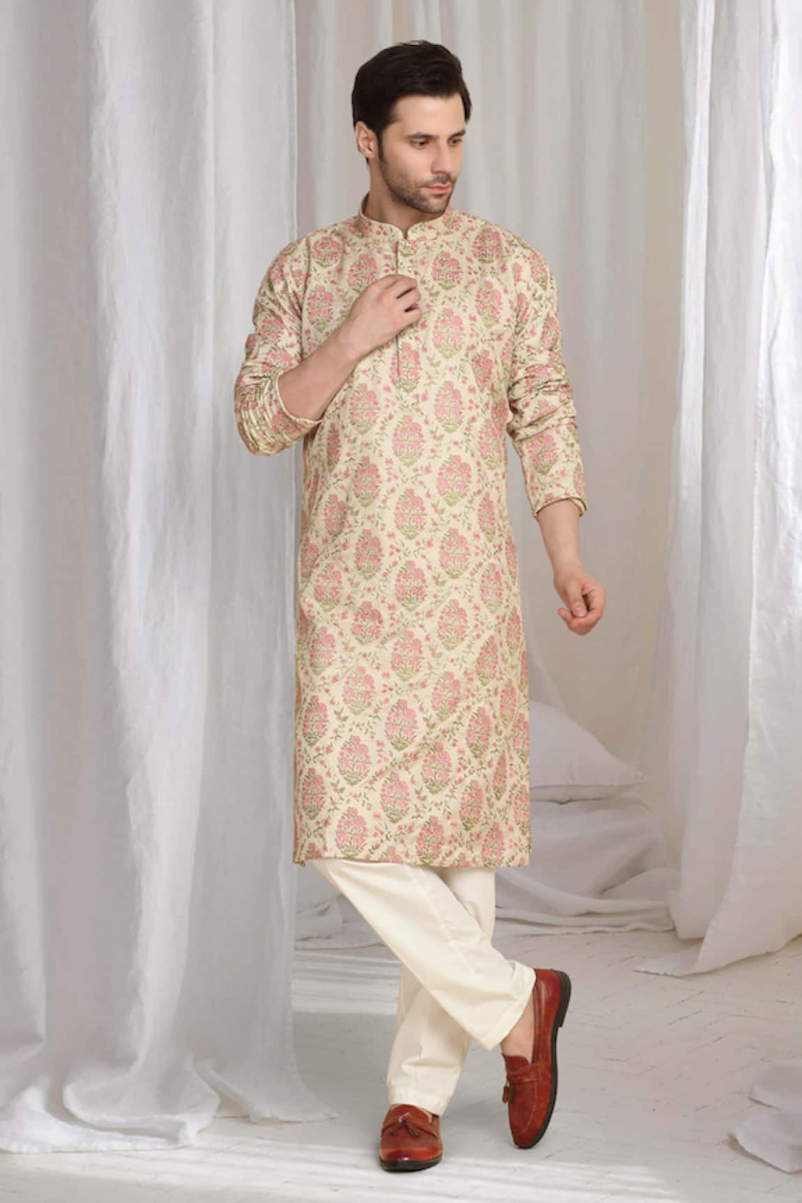 Aham-Vayam Gul Thread Embroidered Kurta 