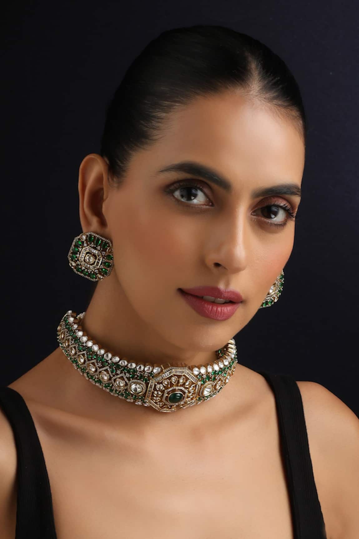 Swabhimann Emerald & Polki Choker Necklace Set 