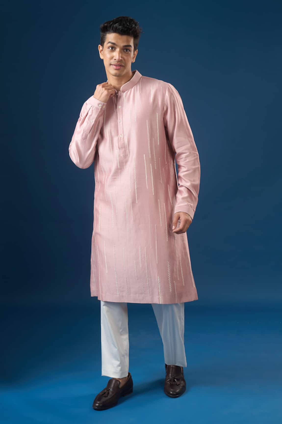 Countrymade Vertical Line Embroidered Kurta Set 