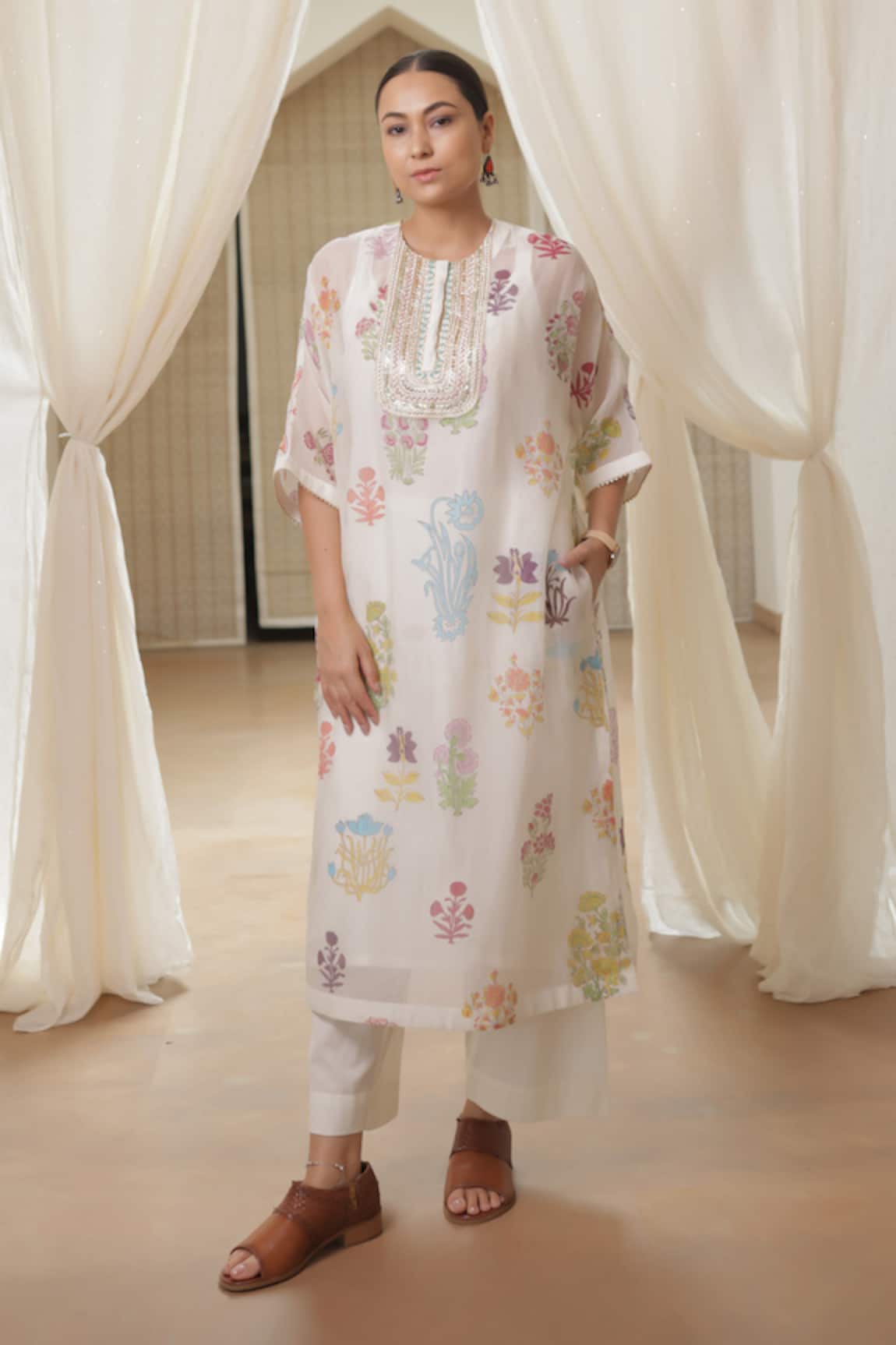 Rekha Agra White Floral Chanderi Kurta Set 