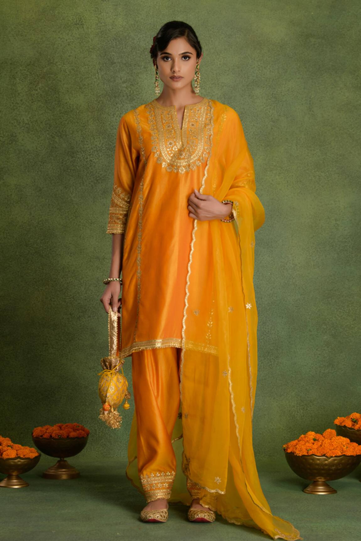 Saina Kapoor Embroidered Chanderi Kurta Set 