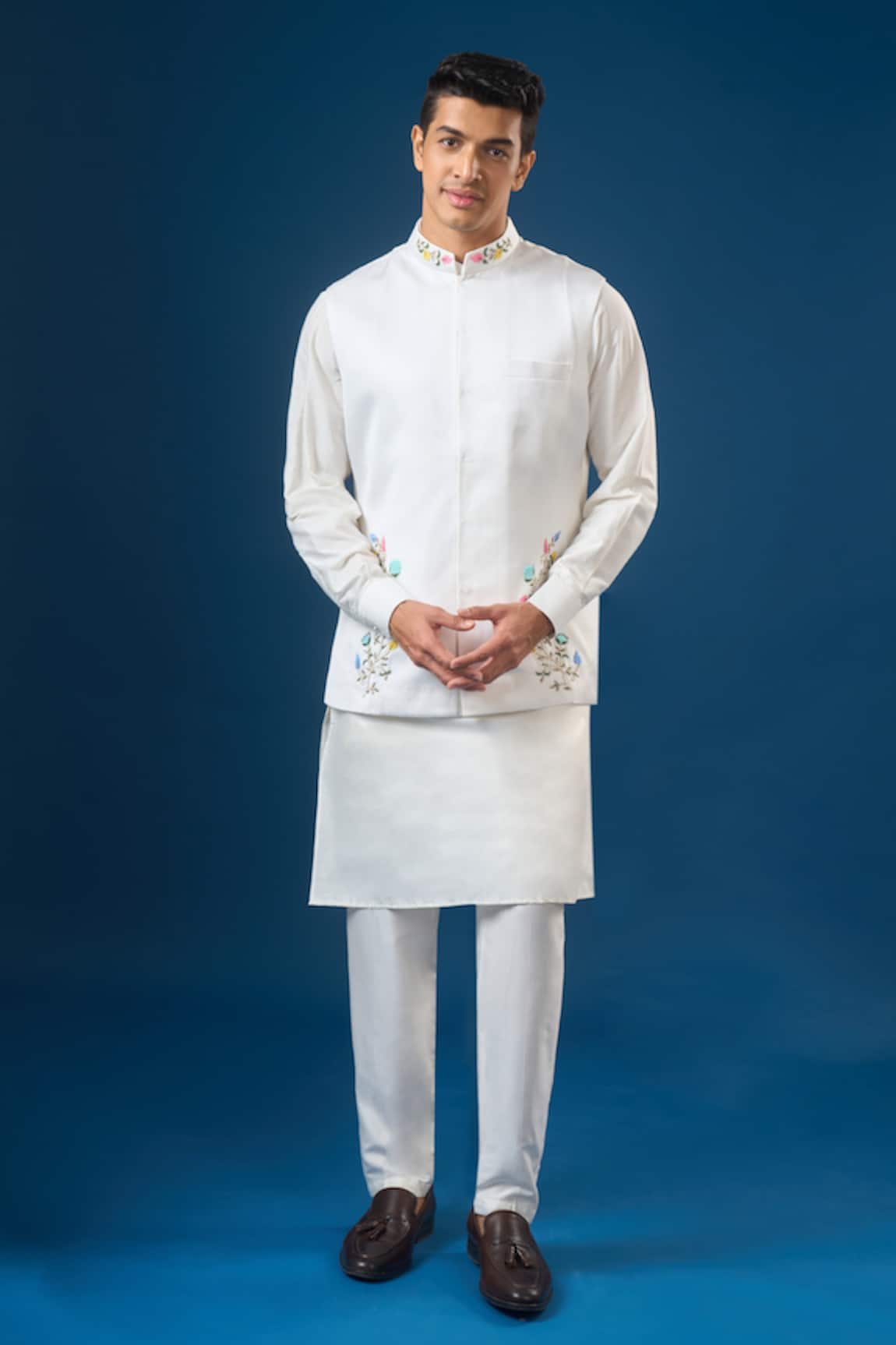 Rng Safawala Off White Embroidered Kurta-Bundi Set 
