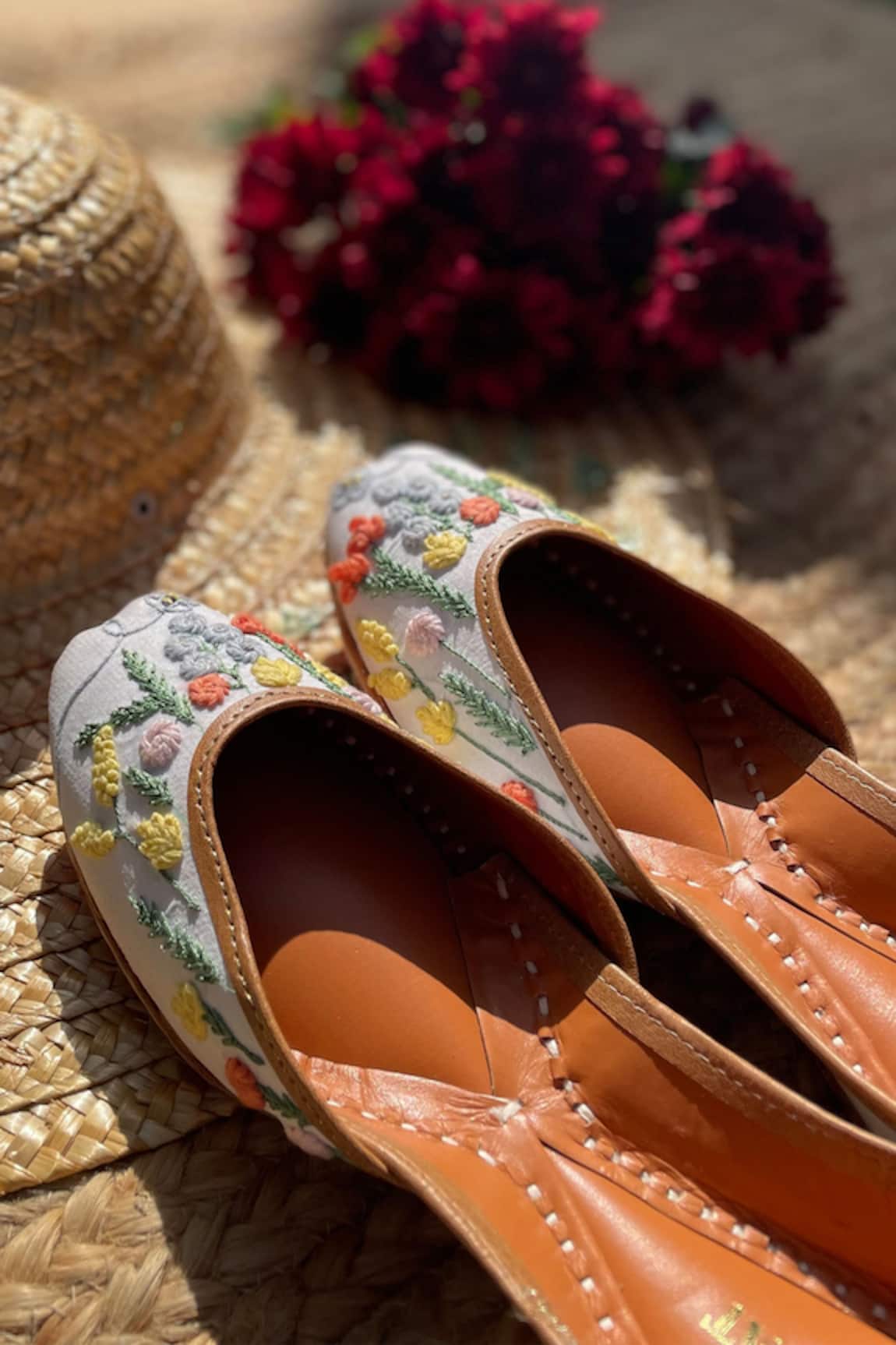 Kurrbat Gelato Embroidered Juttis 