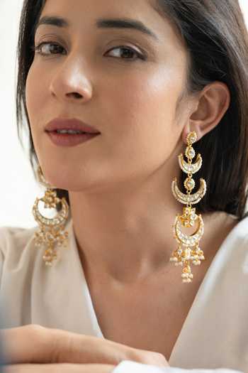 Do Taara Kundan Embellished Chandbalis 