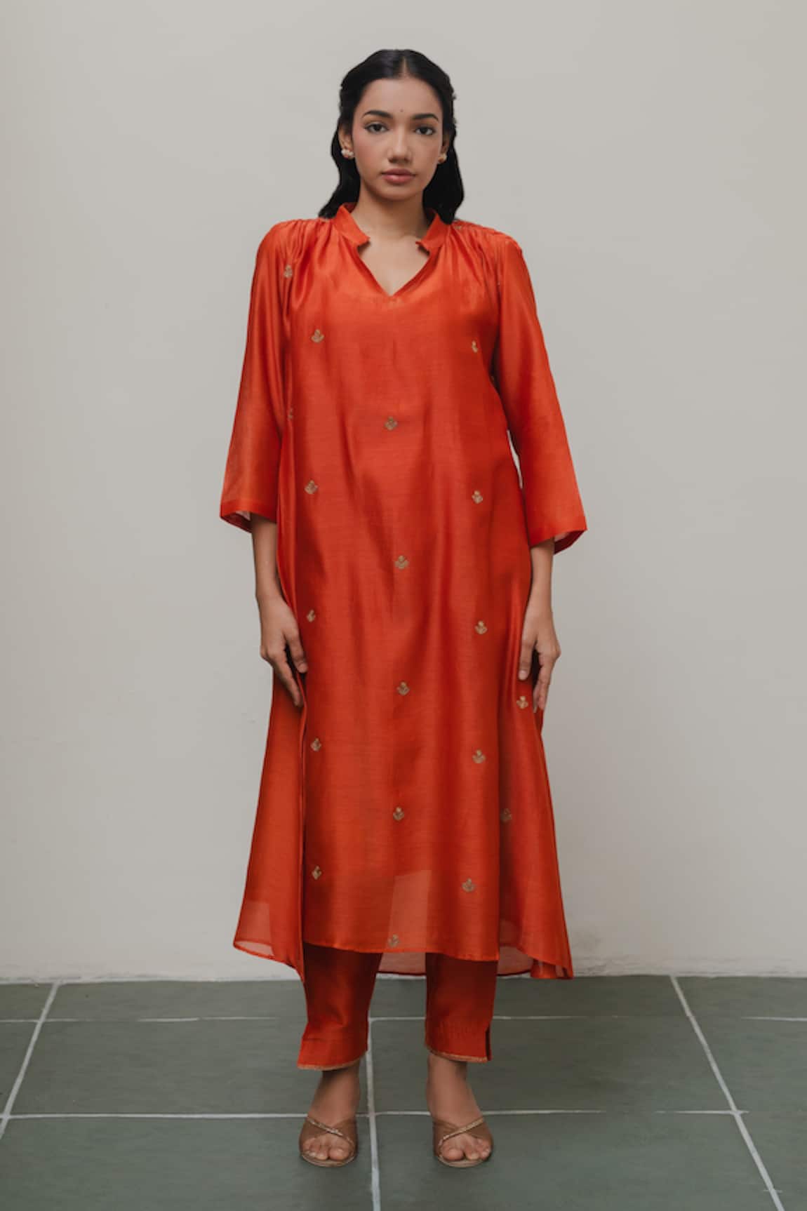 KAJAL AGRAWAL Aryahi Embroidered Kurta Set 
