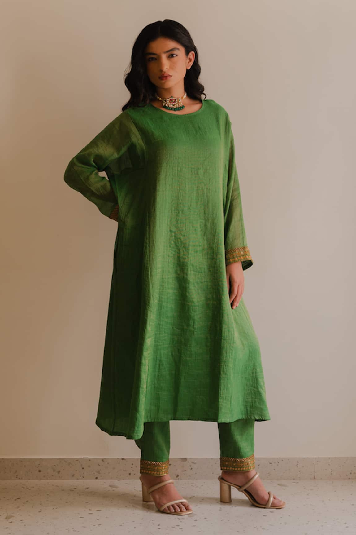 KAJAL AGRAWAL Gaur Handwoven Kurta Set 