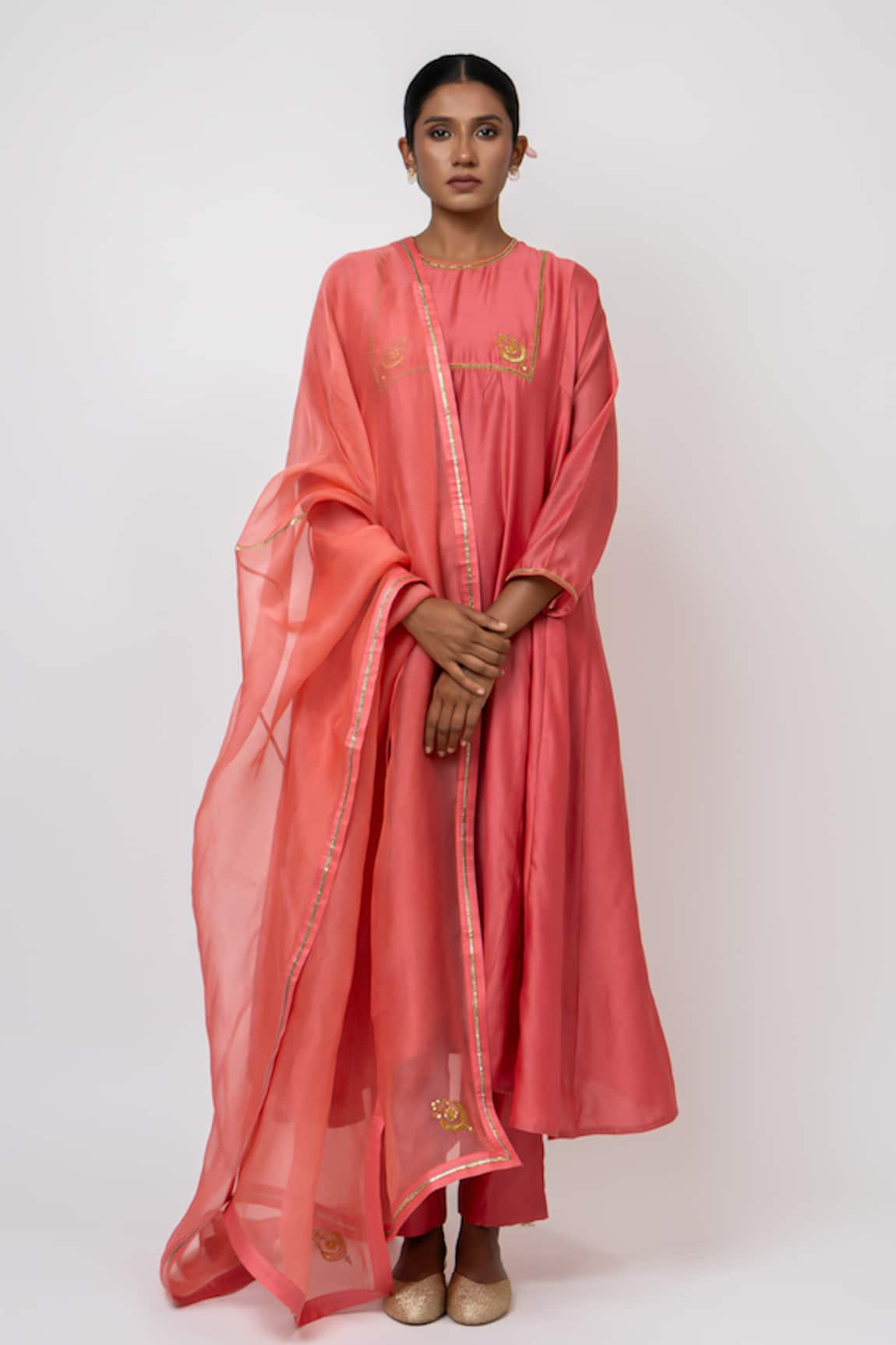 KAJAL AGRAWAL Medusa Hand Embroidered Kurta Set 