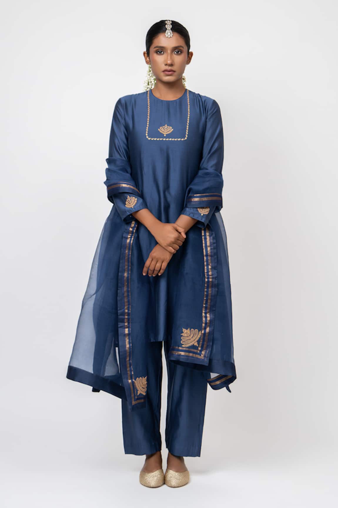 KAJAL AGRAWAL Midnight Stars Handwoven Kurta Set 