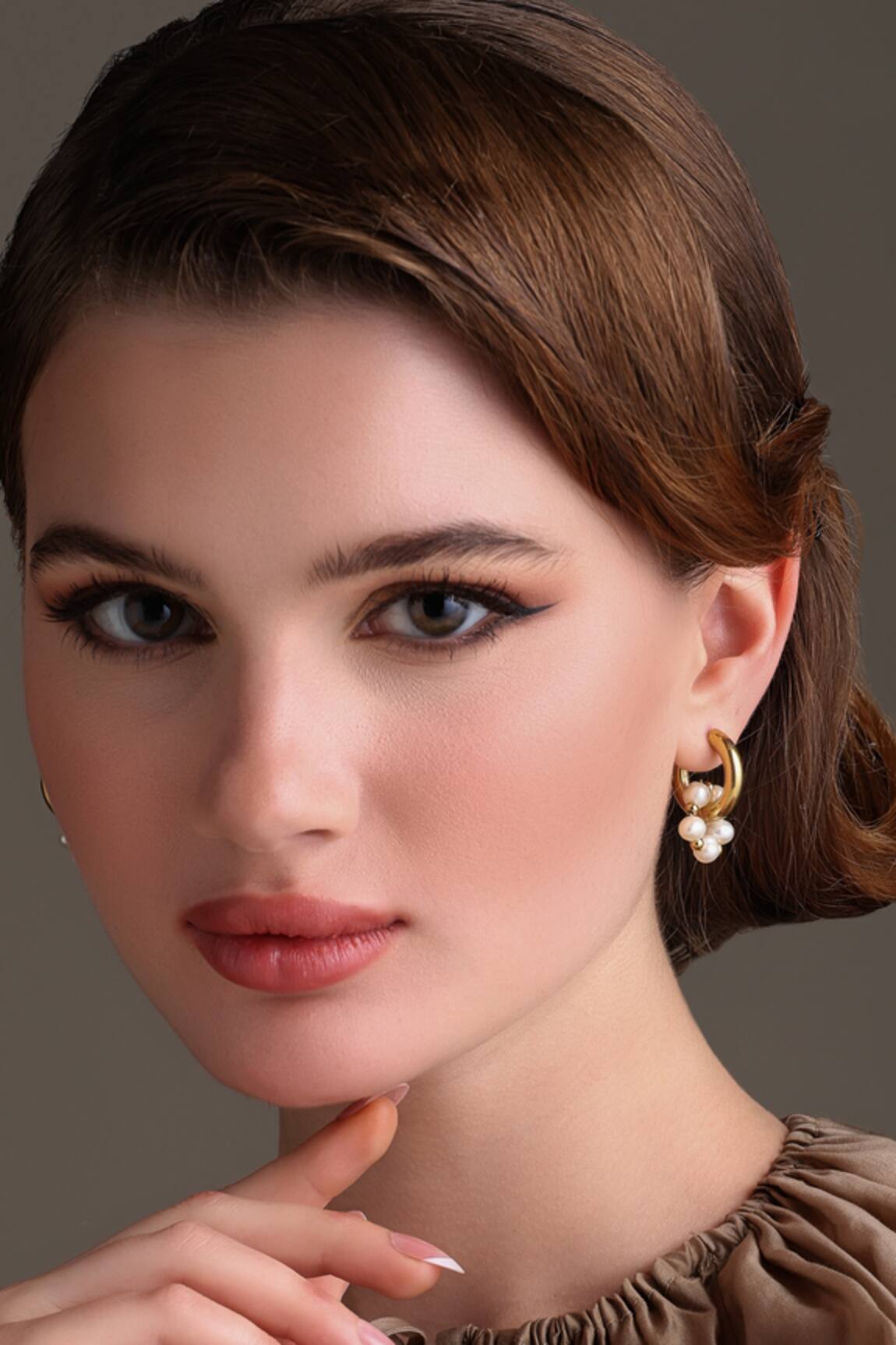 Dusala Huggie Trend Earrings 