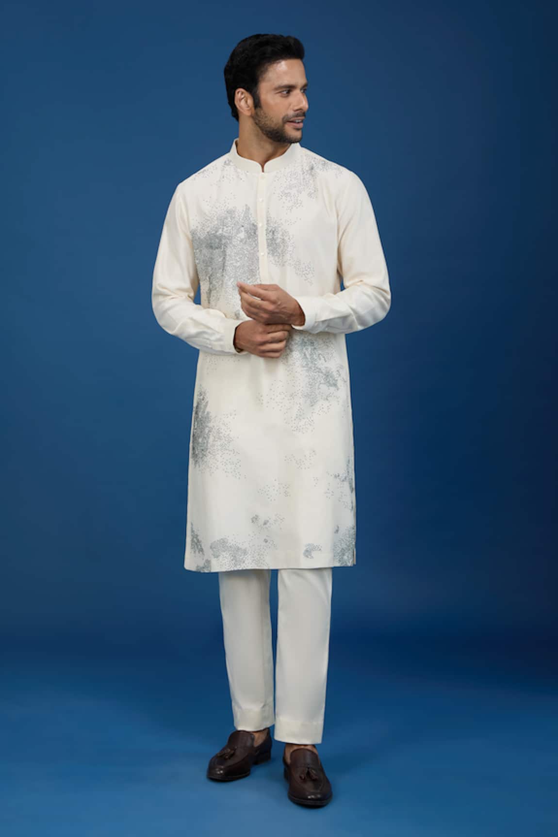 Countrymade Scattered Pattern Embroidered Kurta Set 