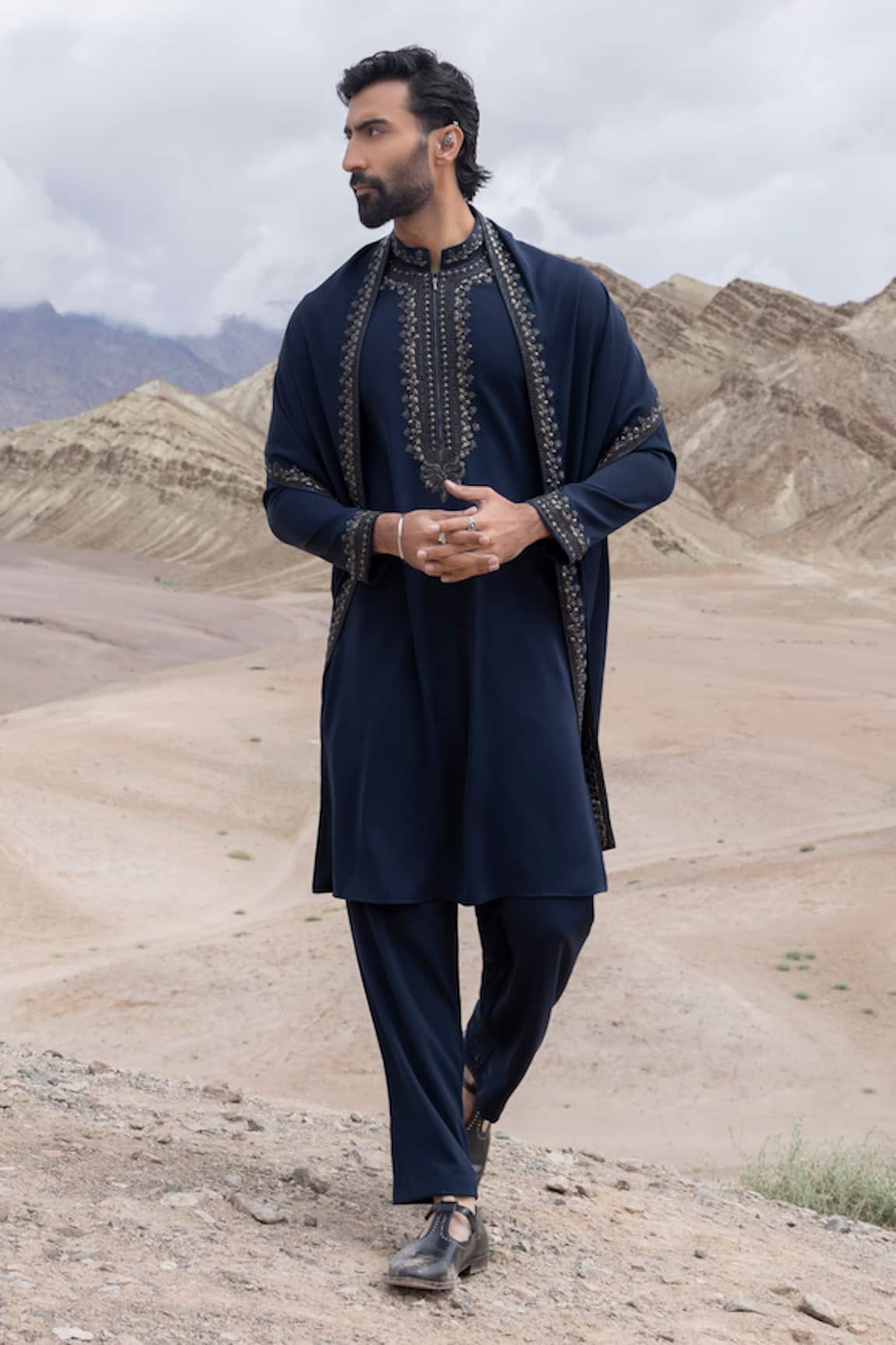 Amit Arora Embroidered Kurta Set With Stole 