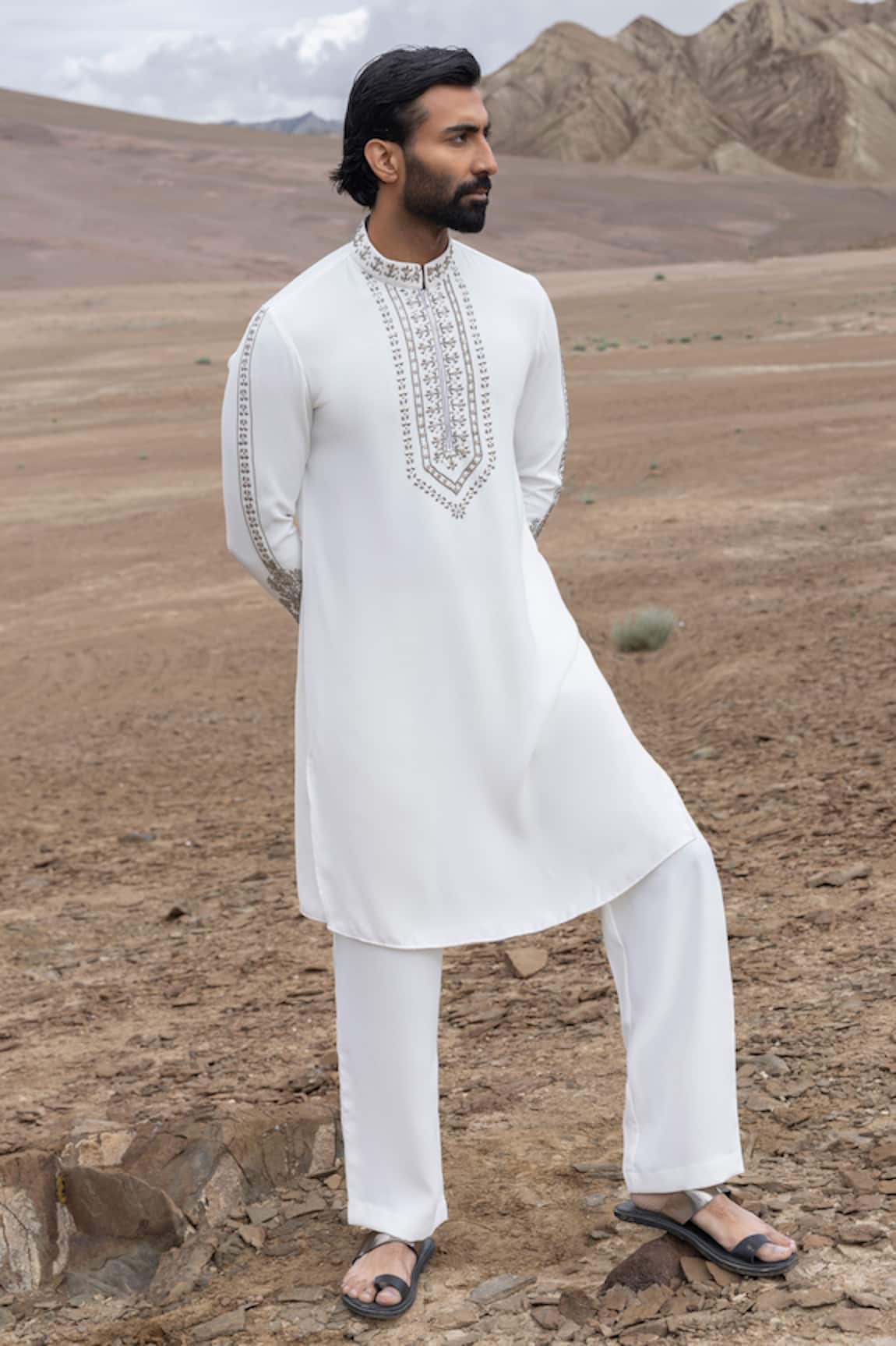 Amit Arora Placement Embroidered Kurta With Pant 