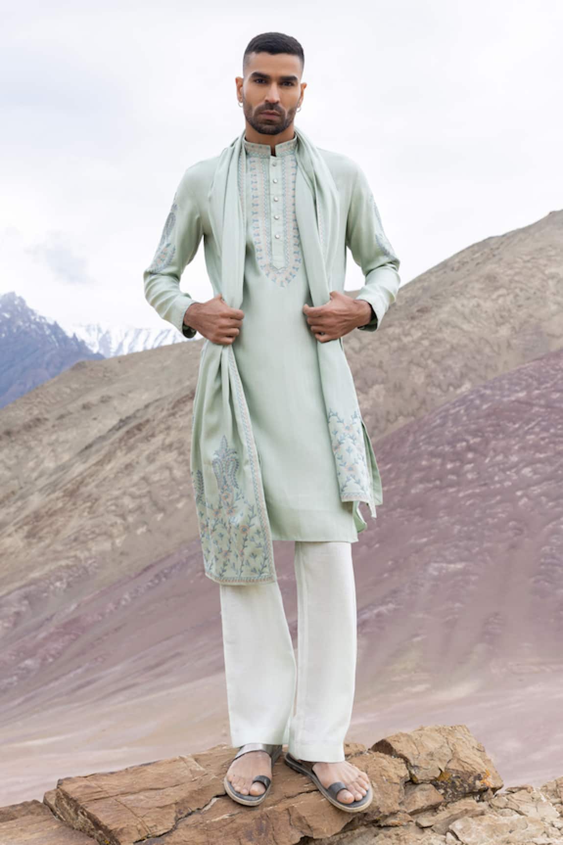 Amit Arora Aari Embroidered Kurta With Pant 