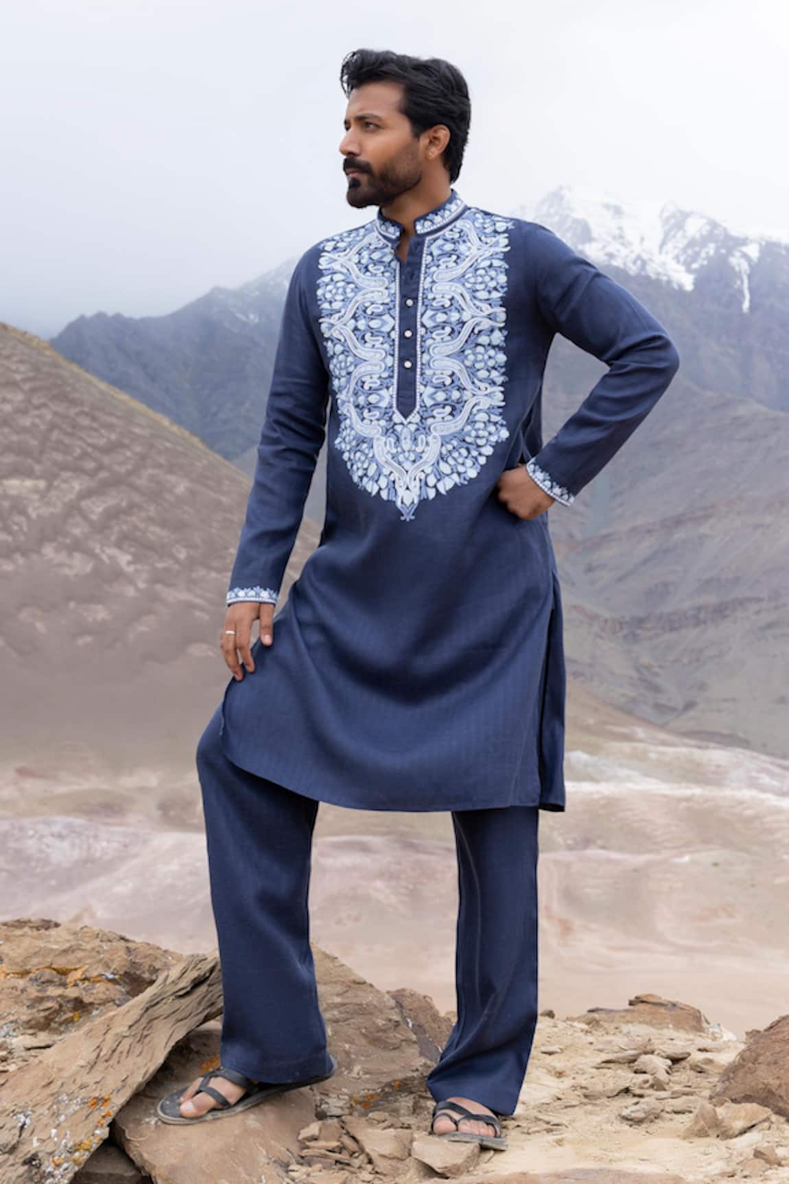 Amit Arora Aari Embroidered Kurta & Pant Set 