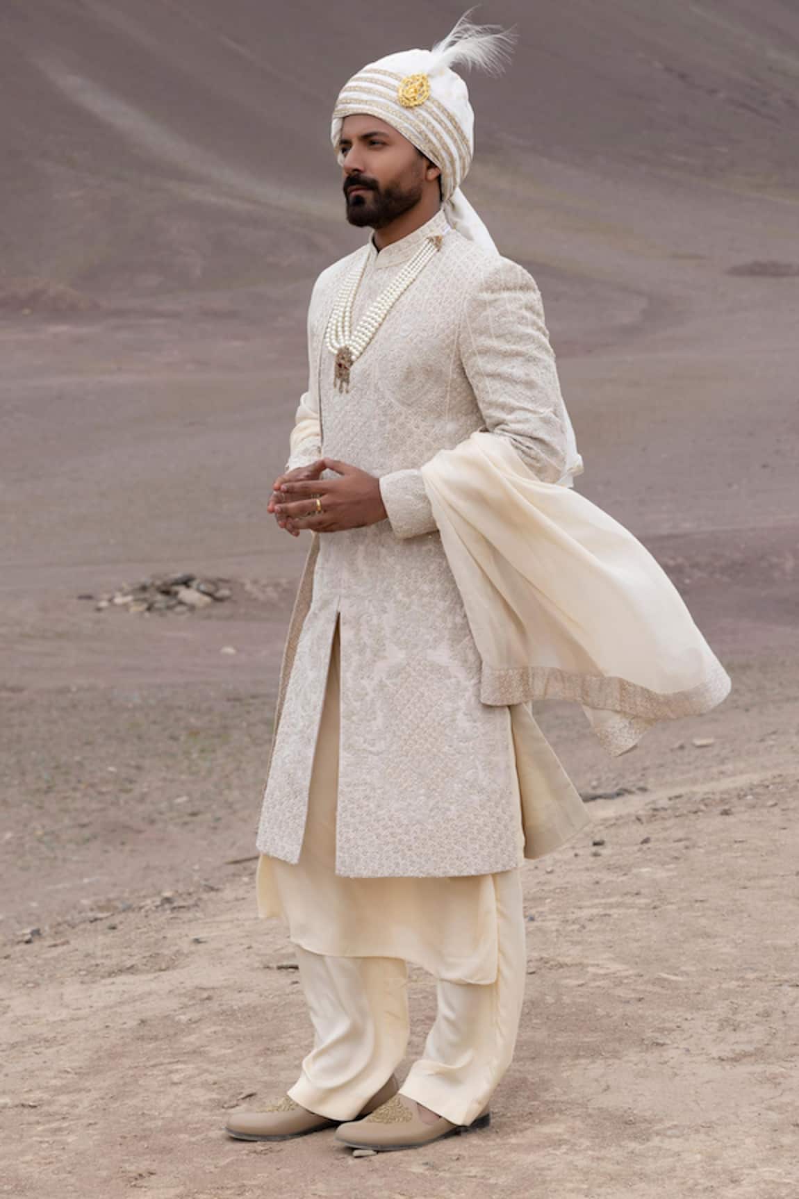 Amit Arora Embroidered Sherwani Set With Stole 